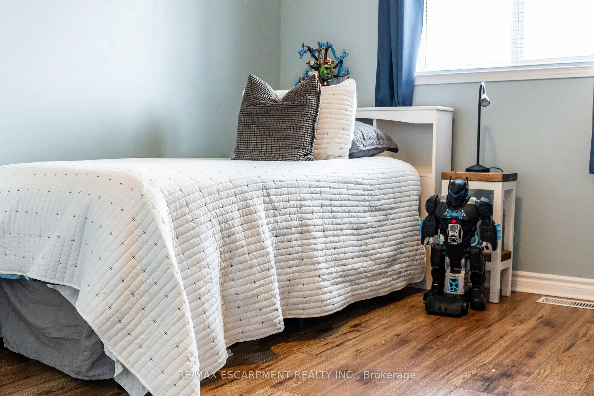 Photo 22 of 17 Archer Way, Hamilton, Rural Glanbrook — HOMEH