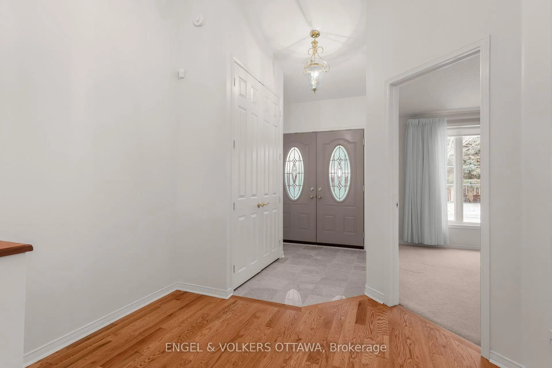 Photo 4 of 28 Camberley Street, Ottawa, Barrhaven East — HOMEH