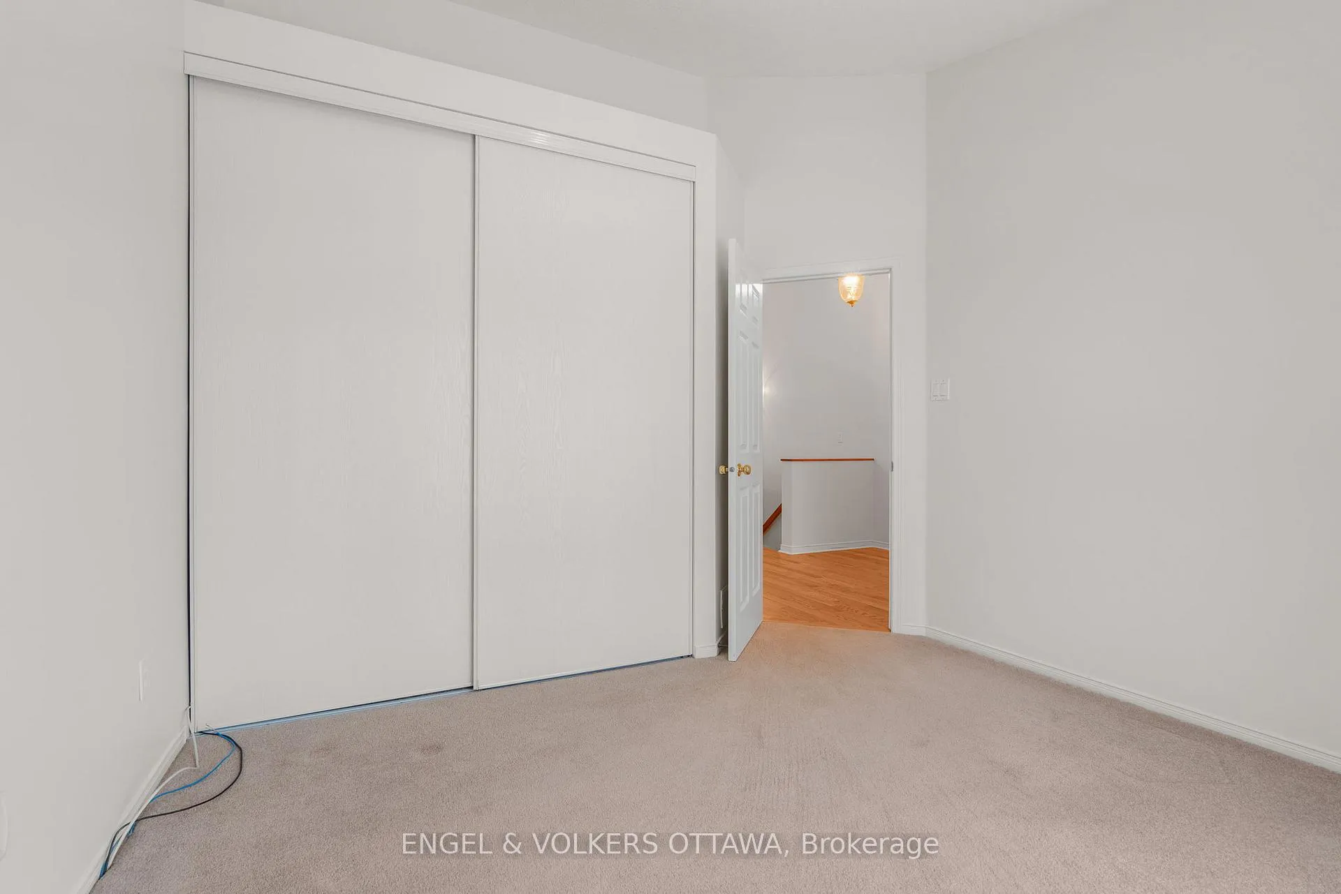 Photo 6 of 28 Camberley Street, Ottawa, Barrhaven East — HOMEH
