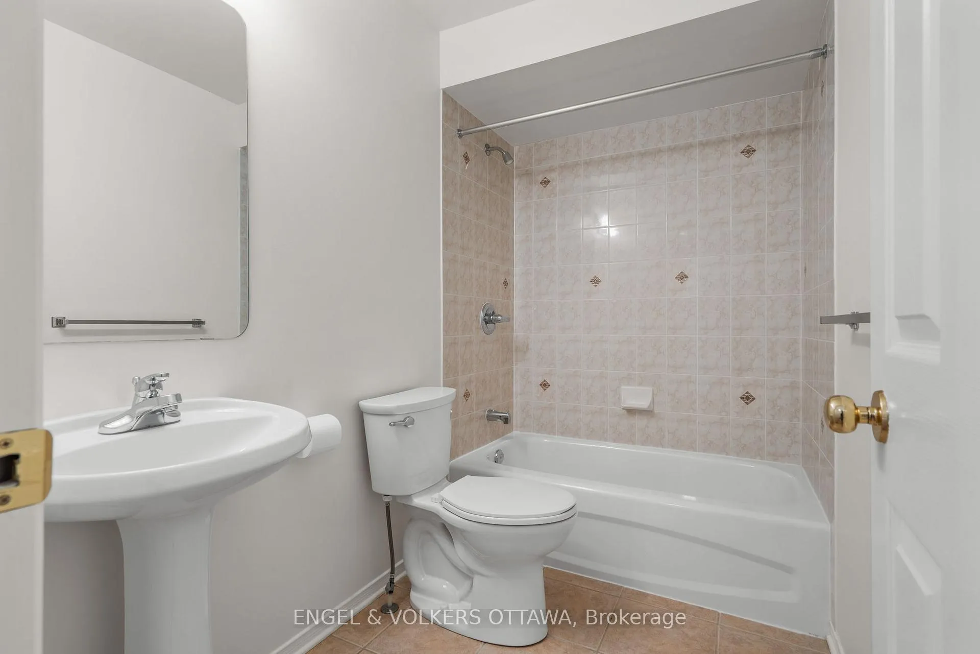 Photo 7 of 28 Camberley Street, Ottawa, Barrhaven East — HOMEH