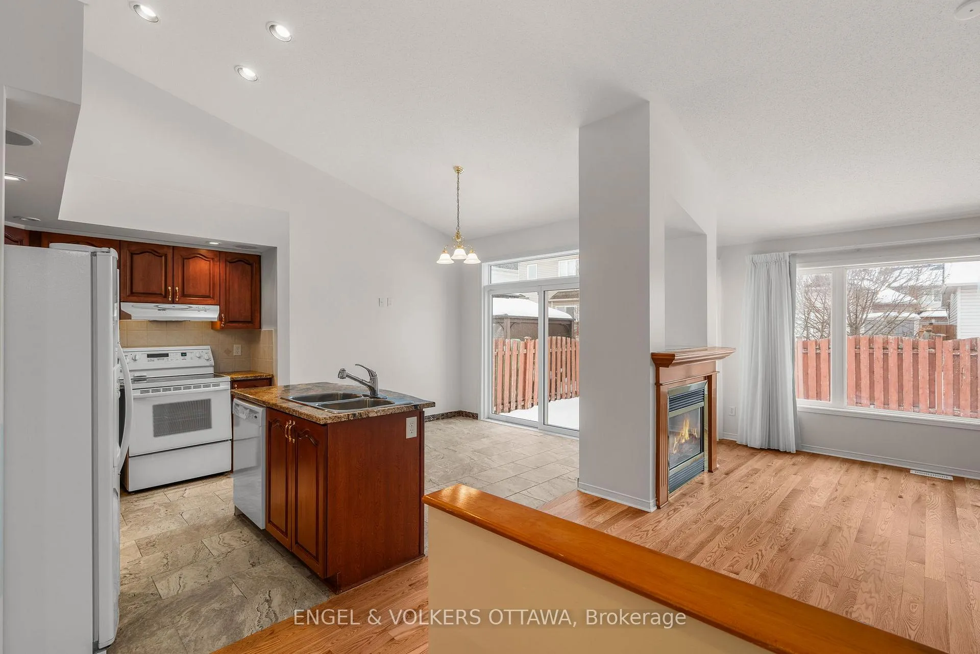 Photo 11 of 28 Camberley Street, Ottawa, Barrhaven East — HOMEH