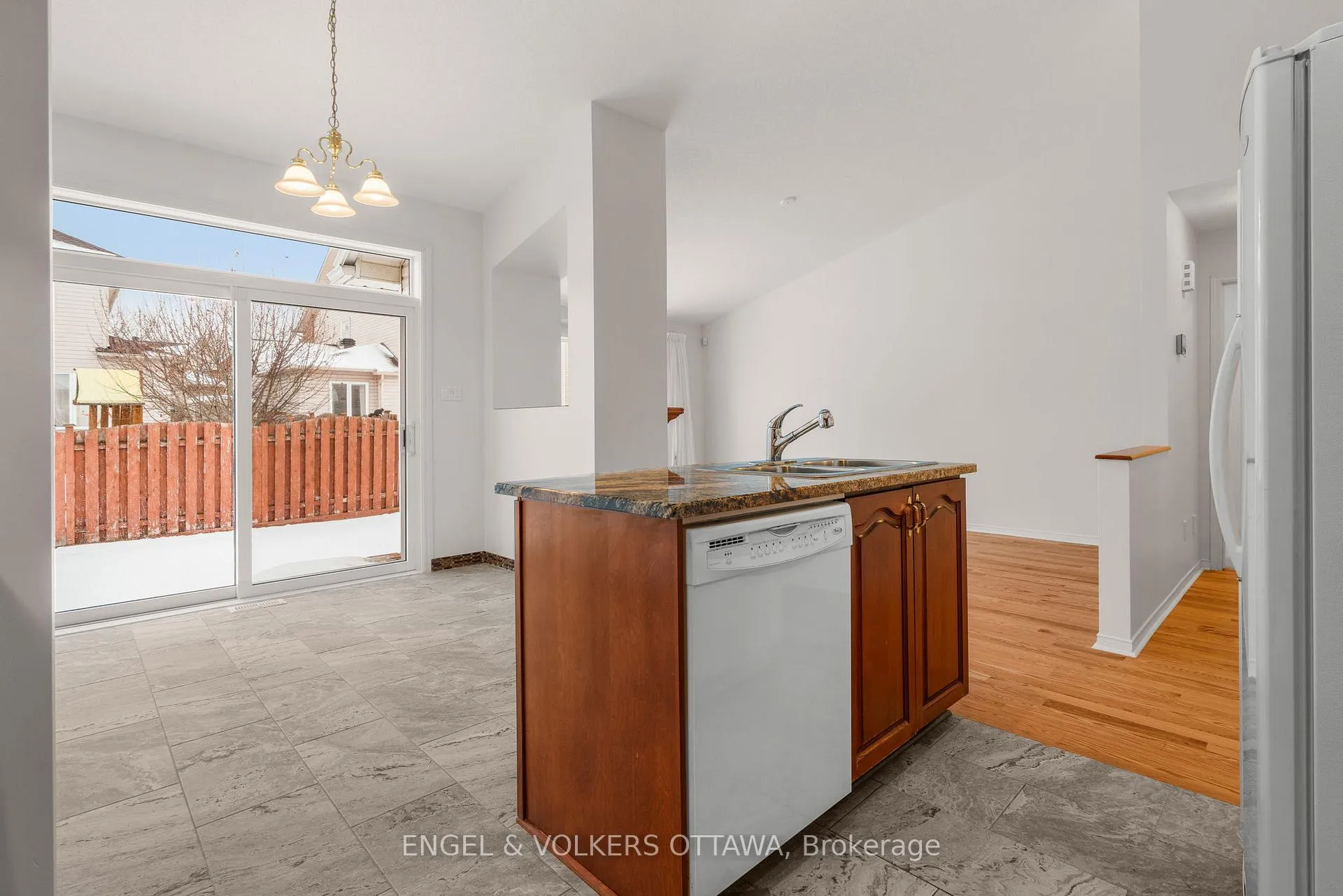 Photo 15 of 28 Camberley Street, Ottawa, Barrhaven East — HOMEH