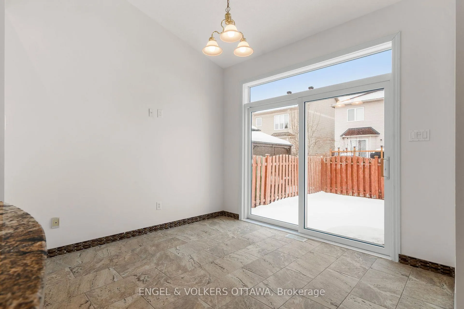 Photo 17 of 28 Camberley Street, Ottawa, Barrhaven East — HOMEH
