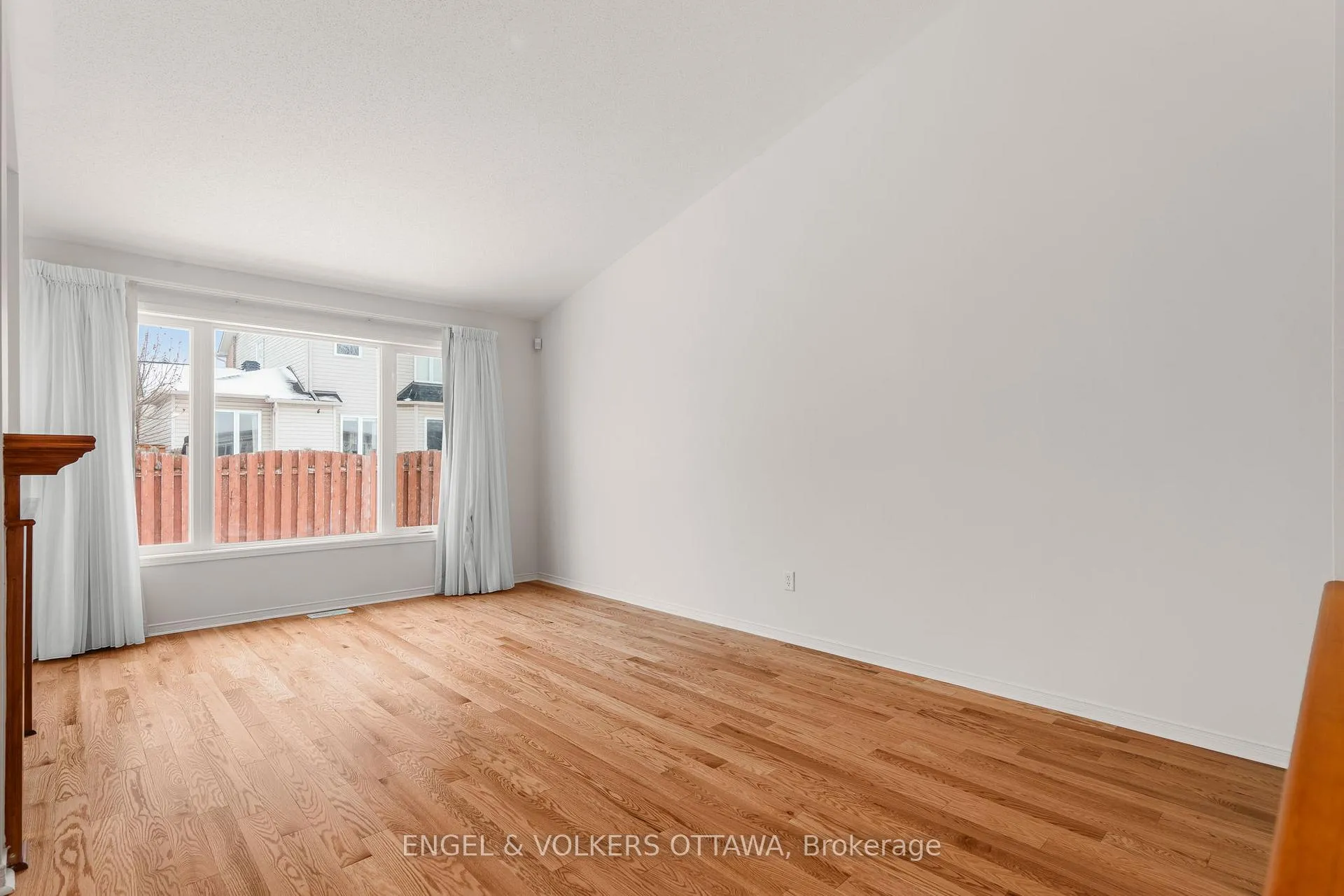 Photo 18 of 28 Camberley Street, Ottawa, Barrhaven East — HOMEH