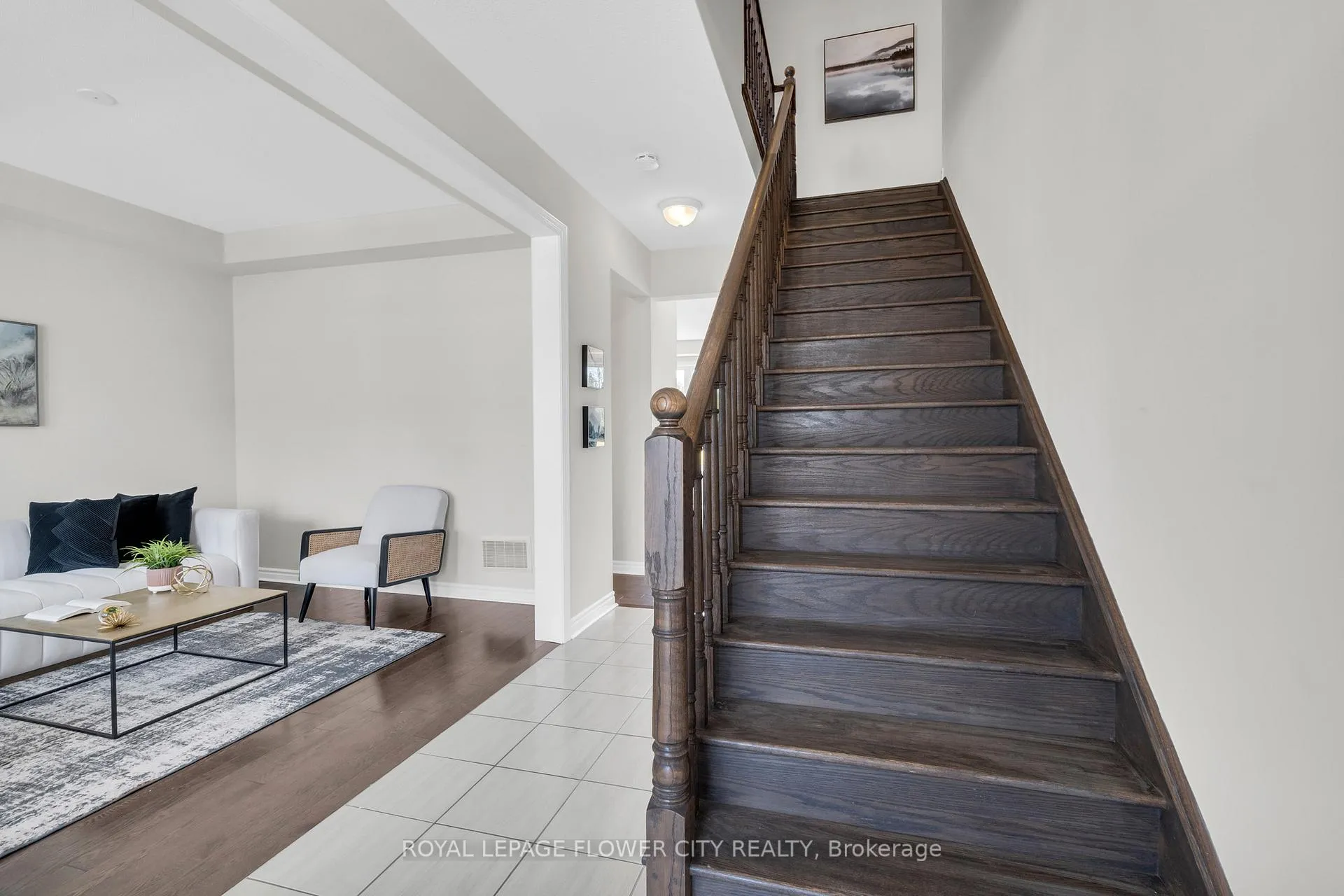 Photo 5 of 104 Kirby Avenue, Collingwood — HOMEH