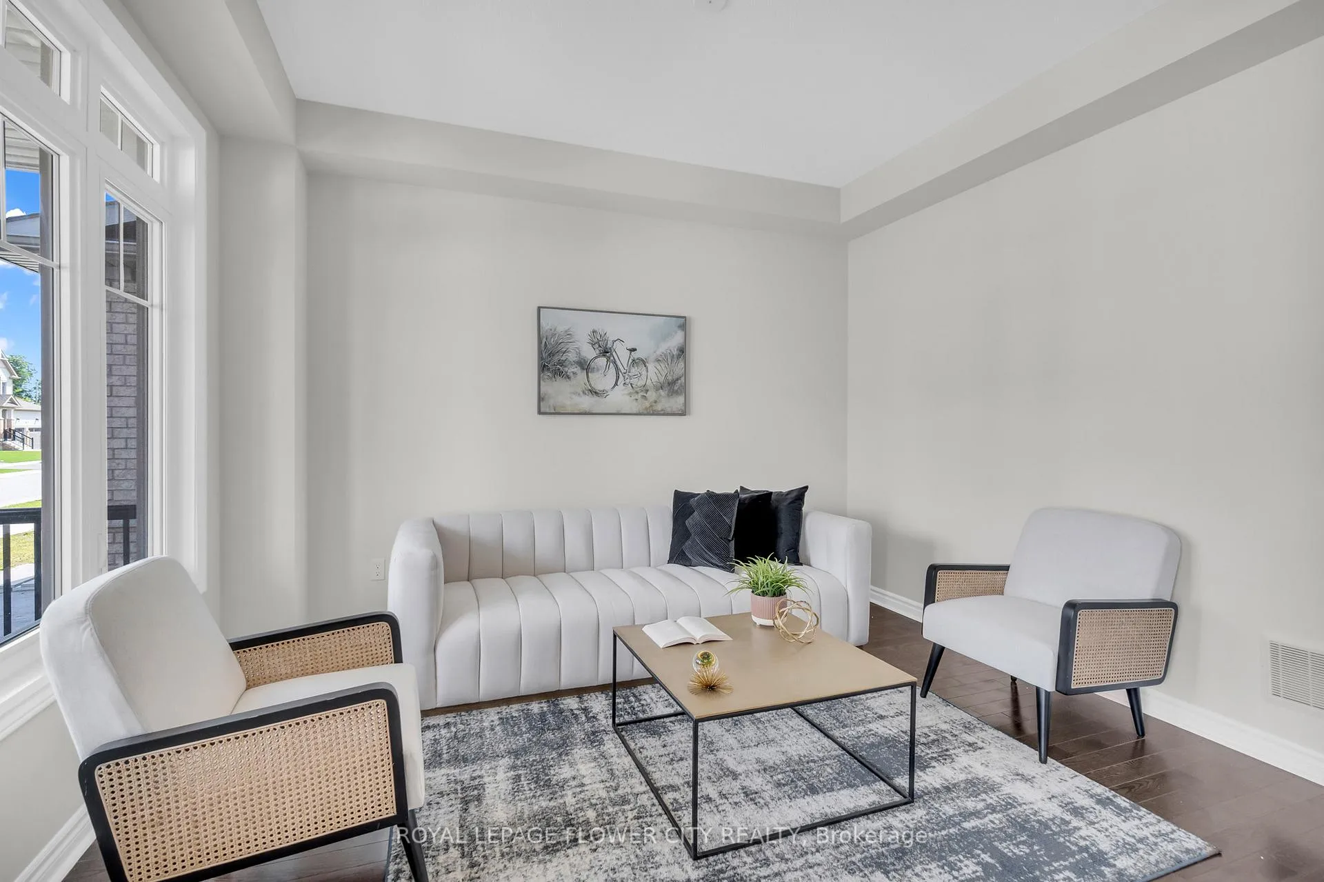 Photo 6 of 104 Kirby Avenue, Collingwood — HOMEH