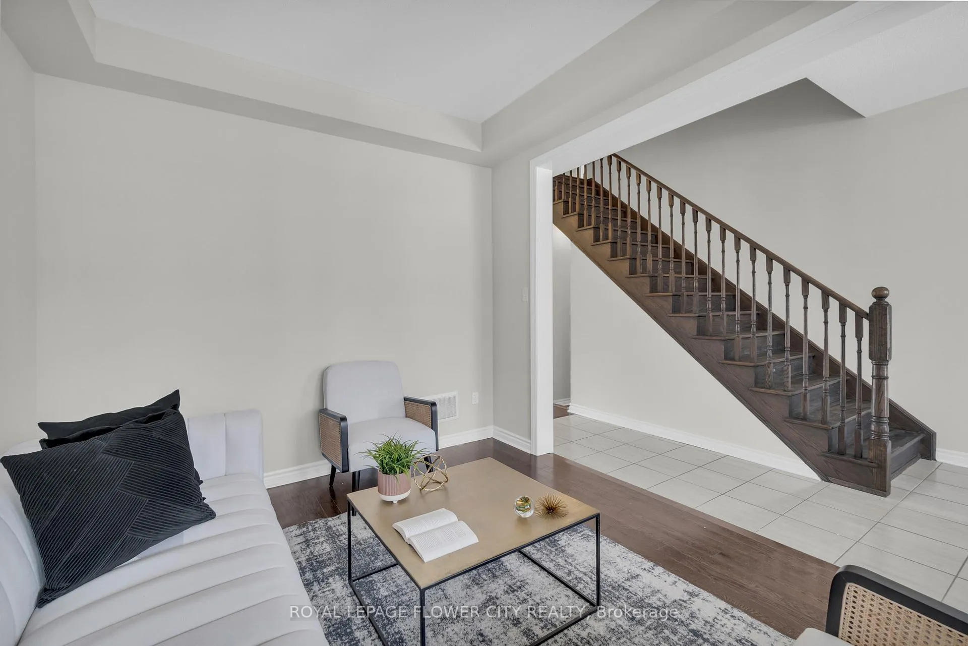 Photo 8 of 104 Kirby Avenue, Collingwood — HOMEH