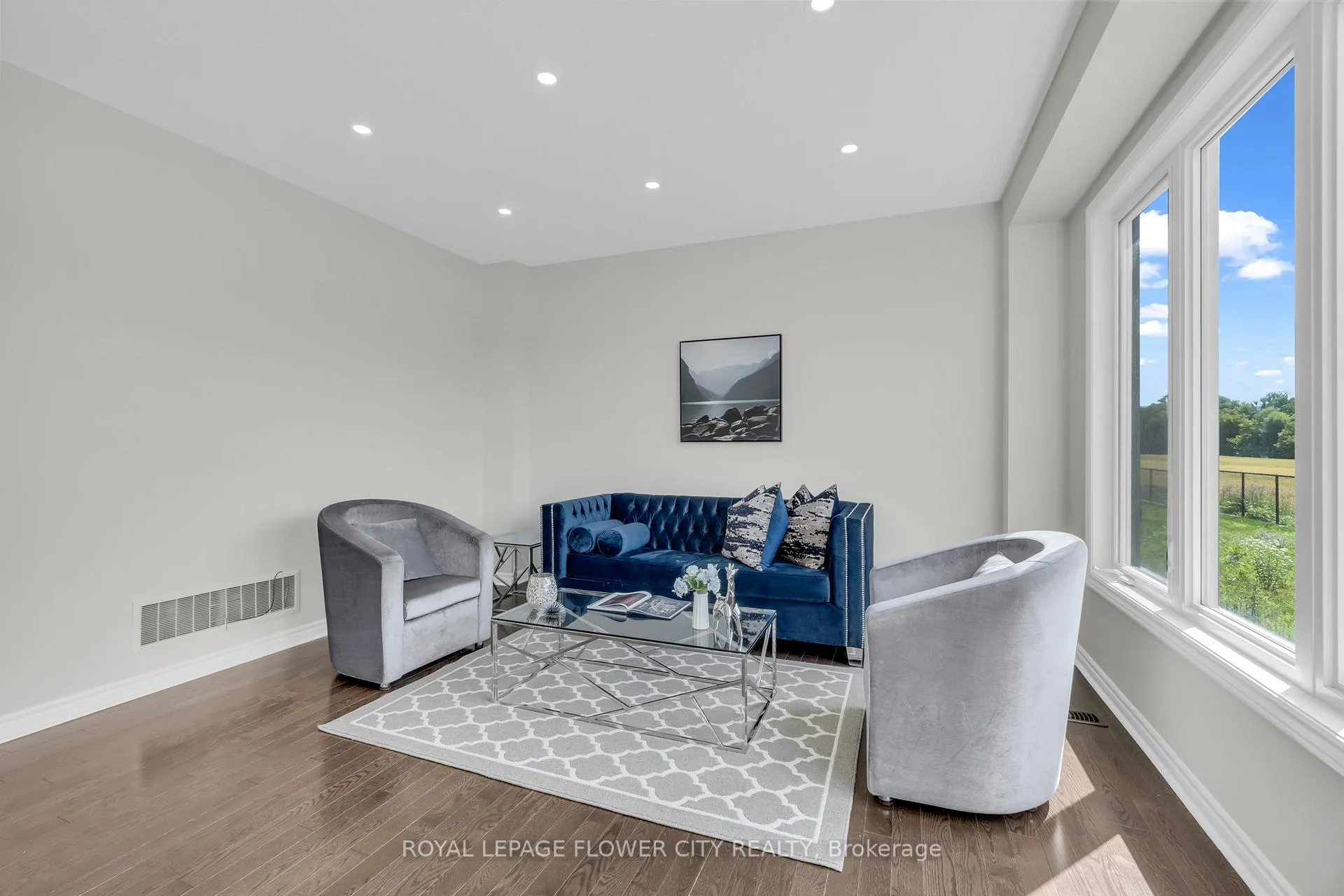Photo 10 of 104 Kirby Avenue, Collingwood — HOMEH