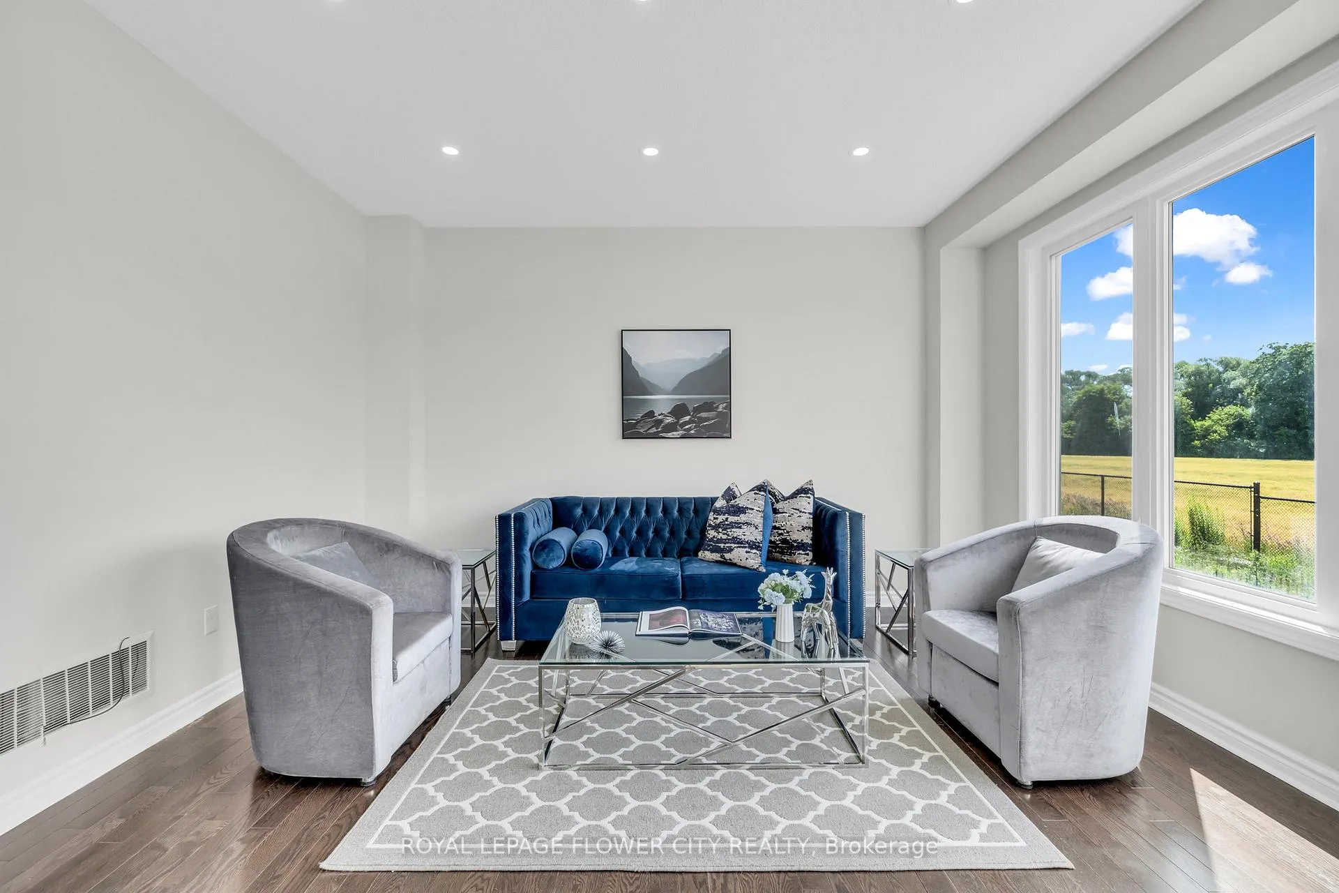 Photo 11 of 104 Kirby Avenue, Collingwood — HOMEH