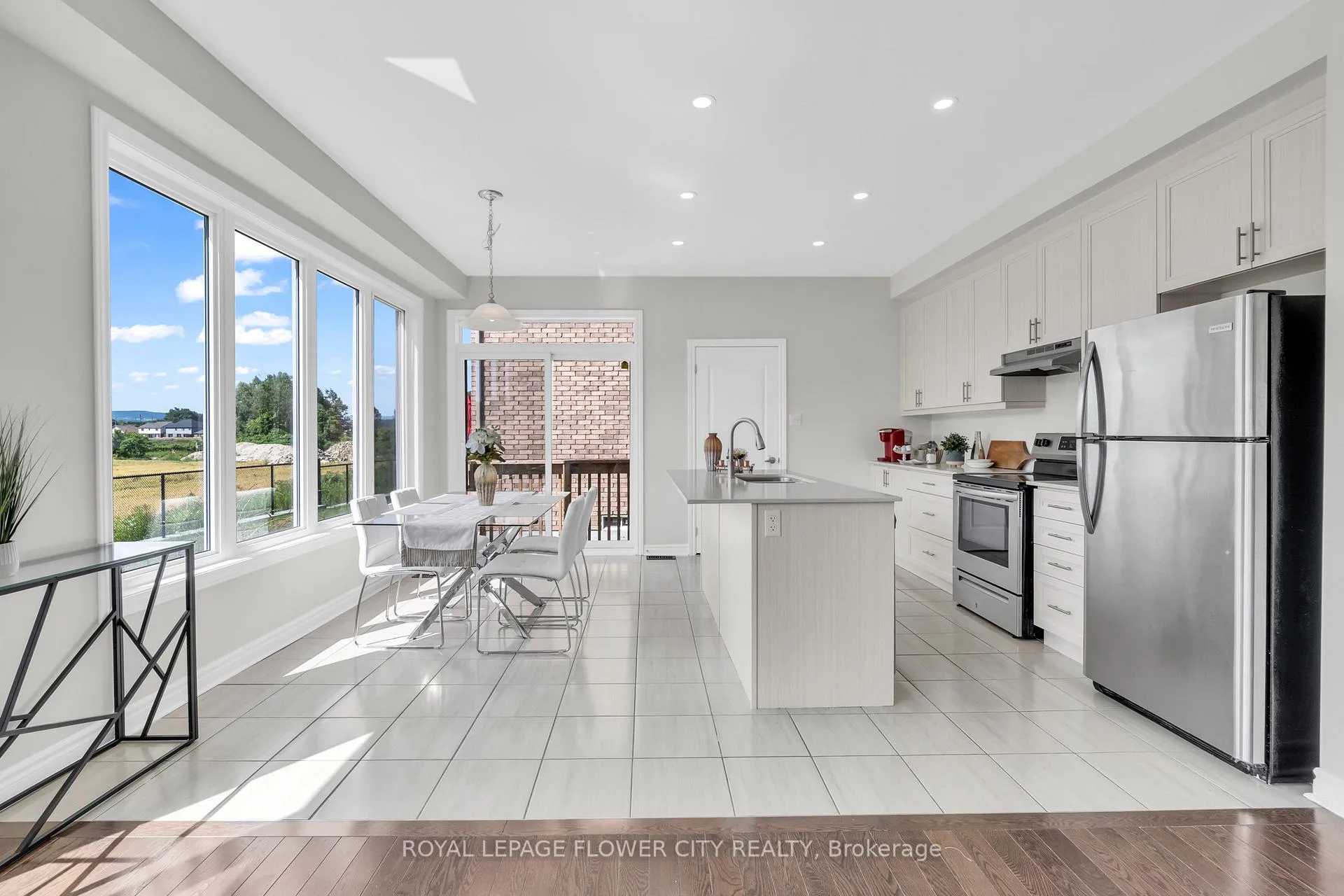 Photo 12 of 104 Kirby Avenue, Collingwood — HOMEH