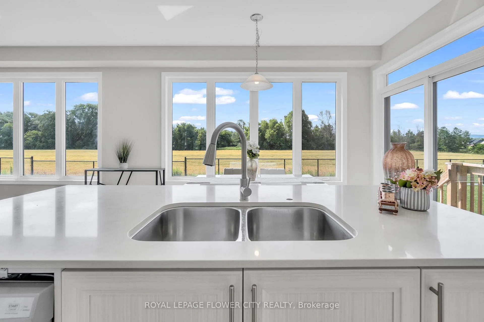 Photo 16 of 104 Kirby Avenue, Collingwood — HOMEH