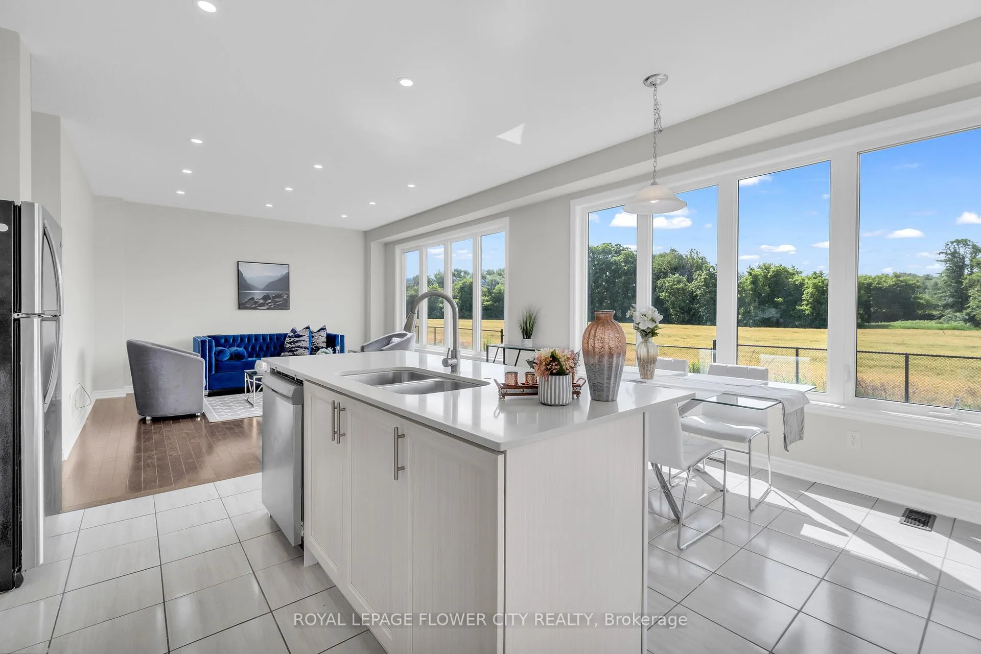 Photo 17 of 104 Kirby Avenue, Collingwood — HOMEH