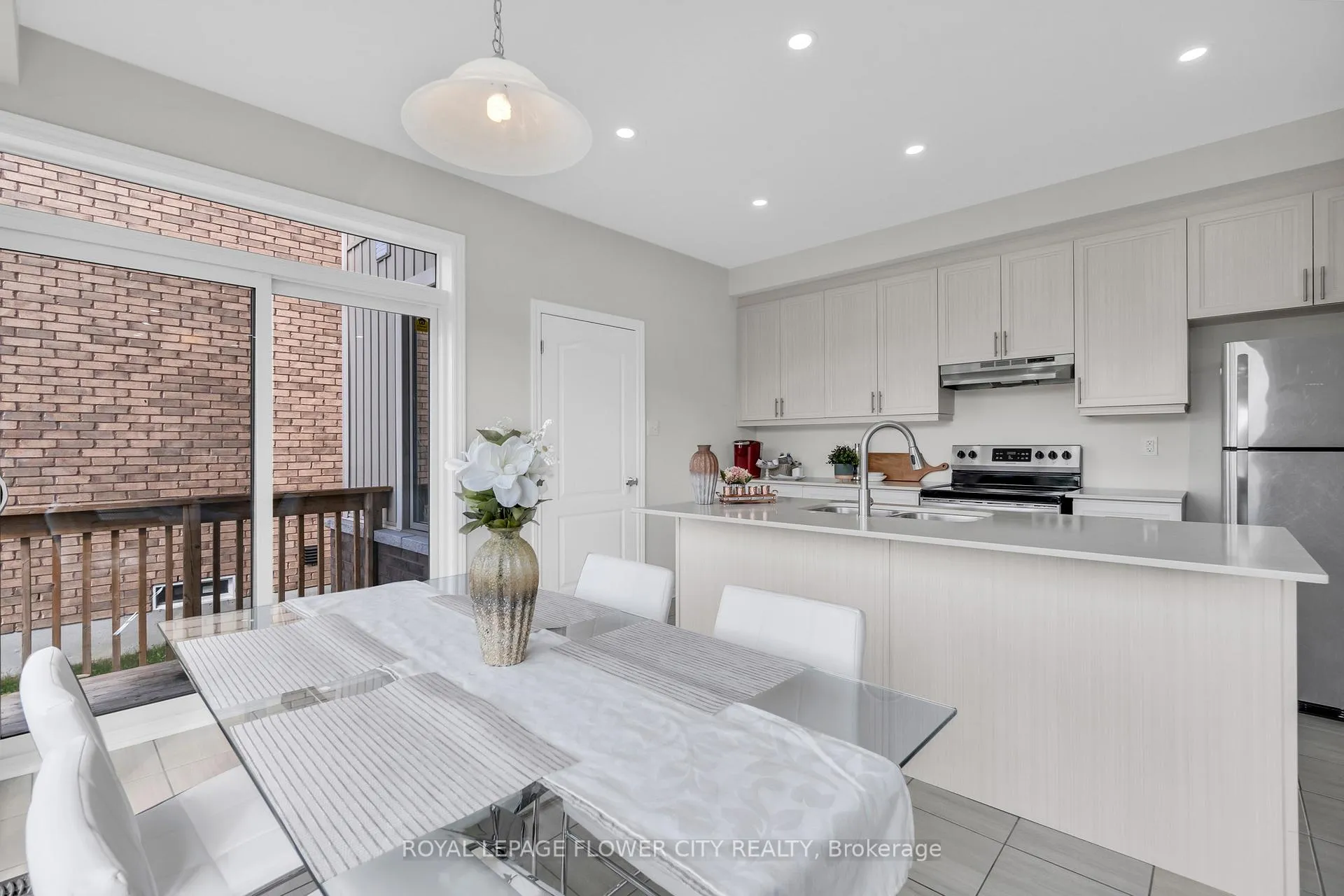 Photo 20 of 104 Kirby Avenue, Collingwood — HOMEH