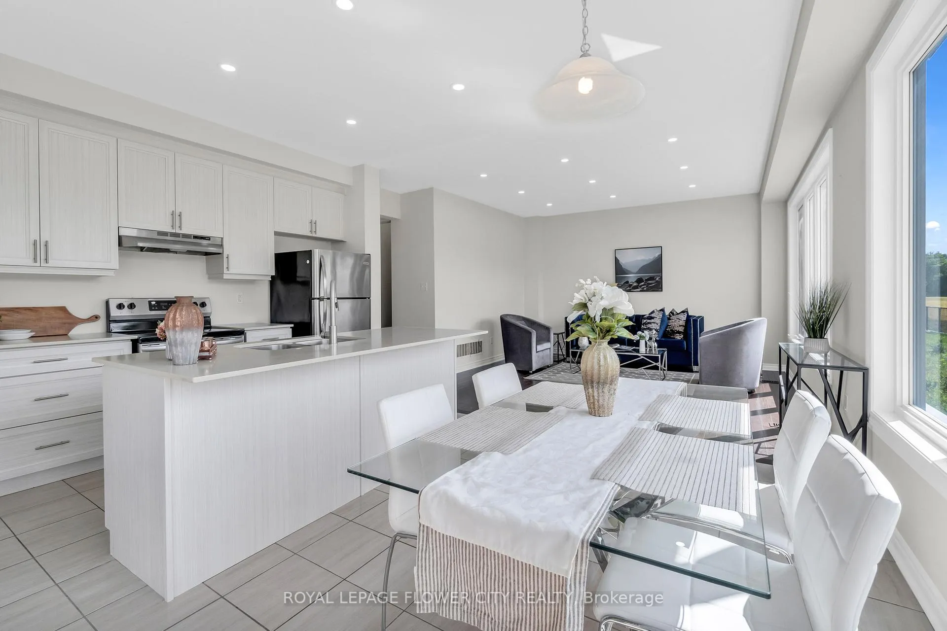 Photo 21 of 104 Kirby Avenue, Collingwood — HOMEH