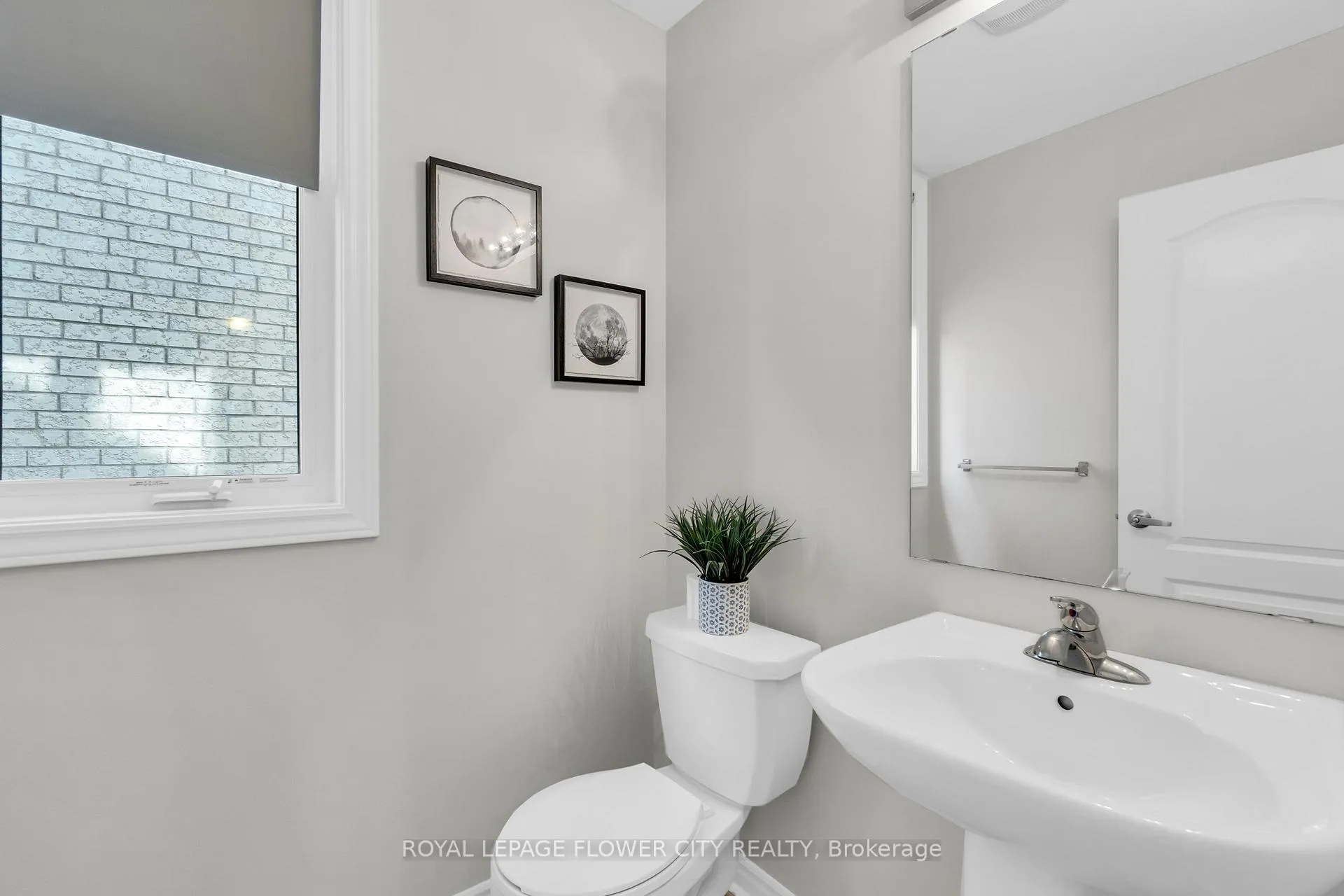 Photo 22 of 104 Kirby Avenue, Collingwood — HOMEH