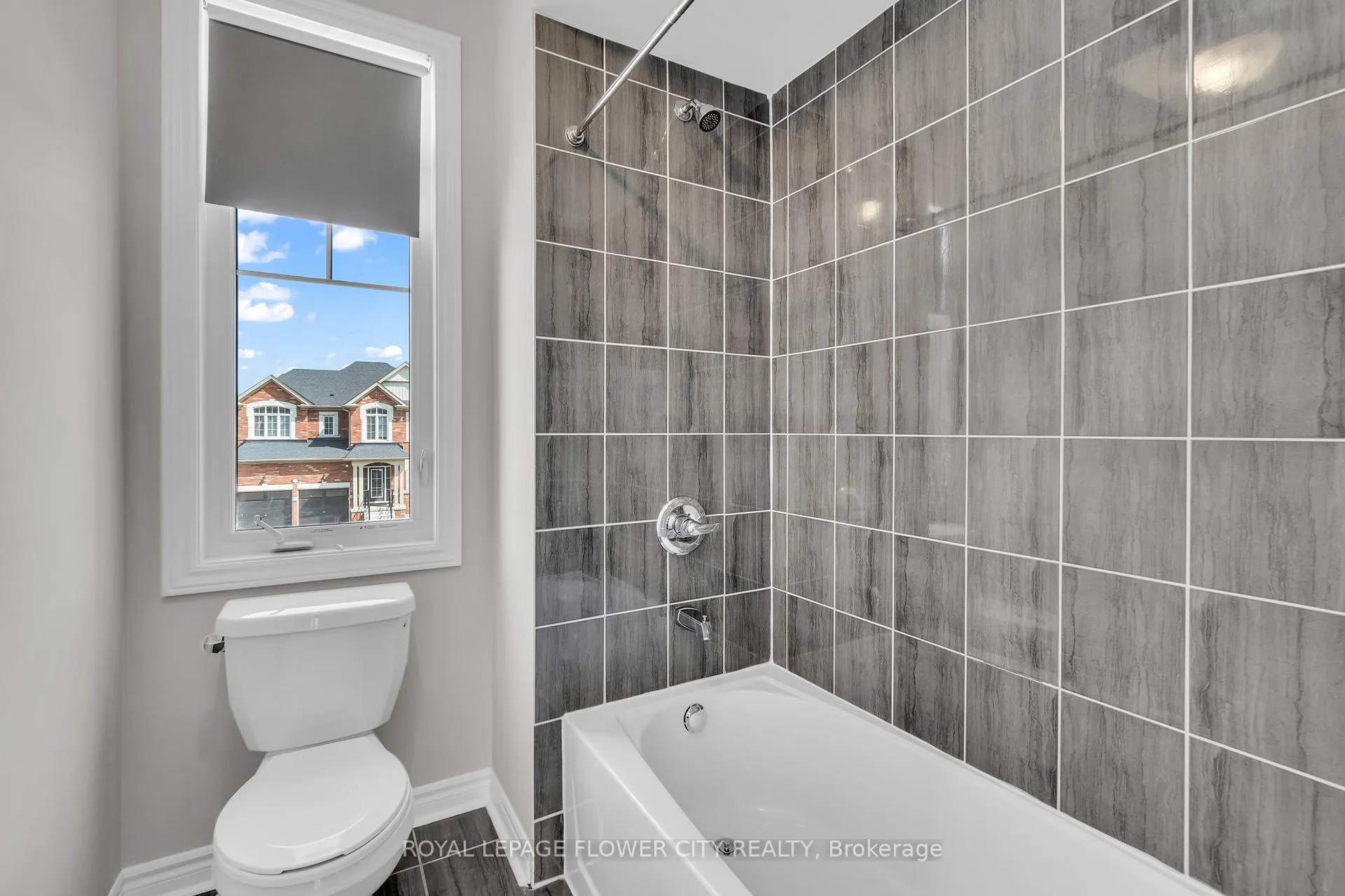 Photo 35 of 104 Kirby Avenue, Collingwood — HOMEH