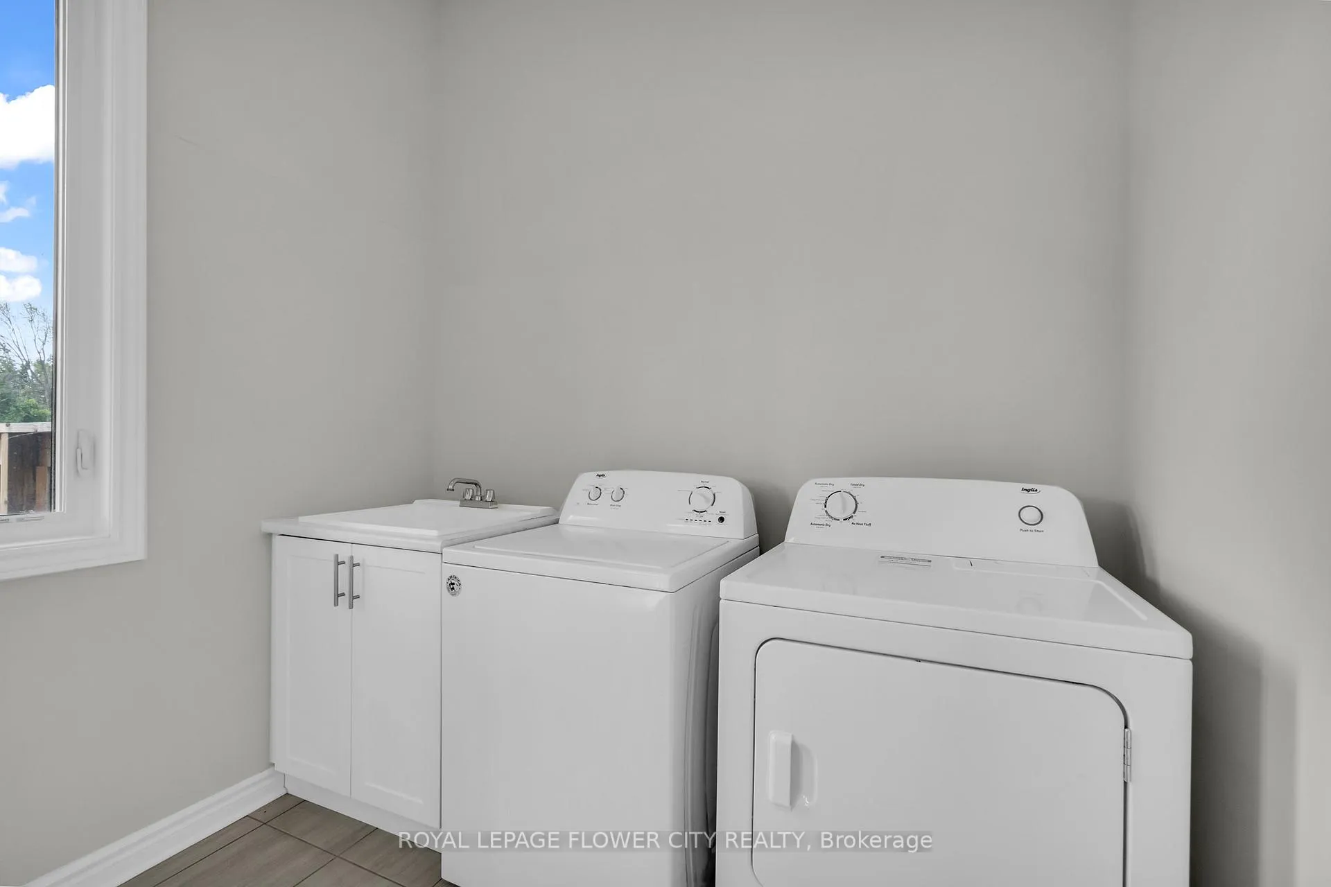 Photo 36 of 104 Kirby Avenue, Collingwood — HOMEH
