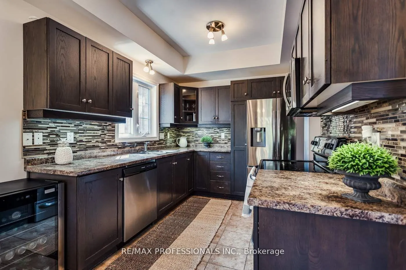 Photo 10 of 17 Palacebeach Trail, Hamilton, Stoney Creek — HOMEH