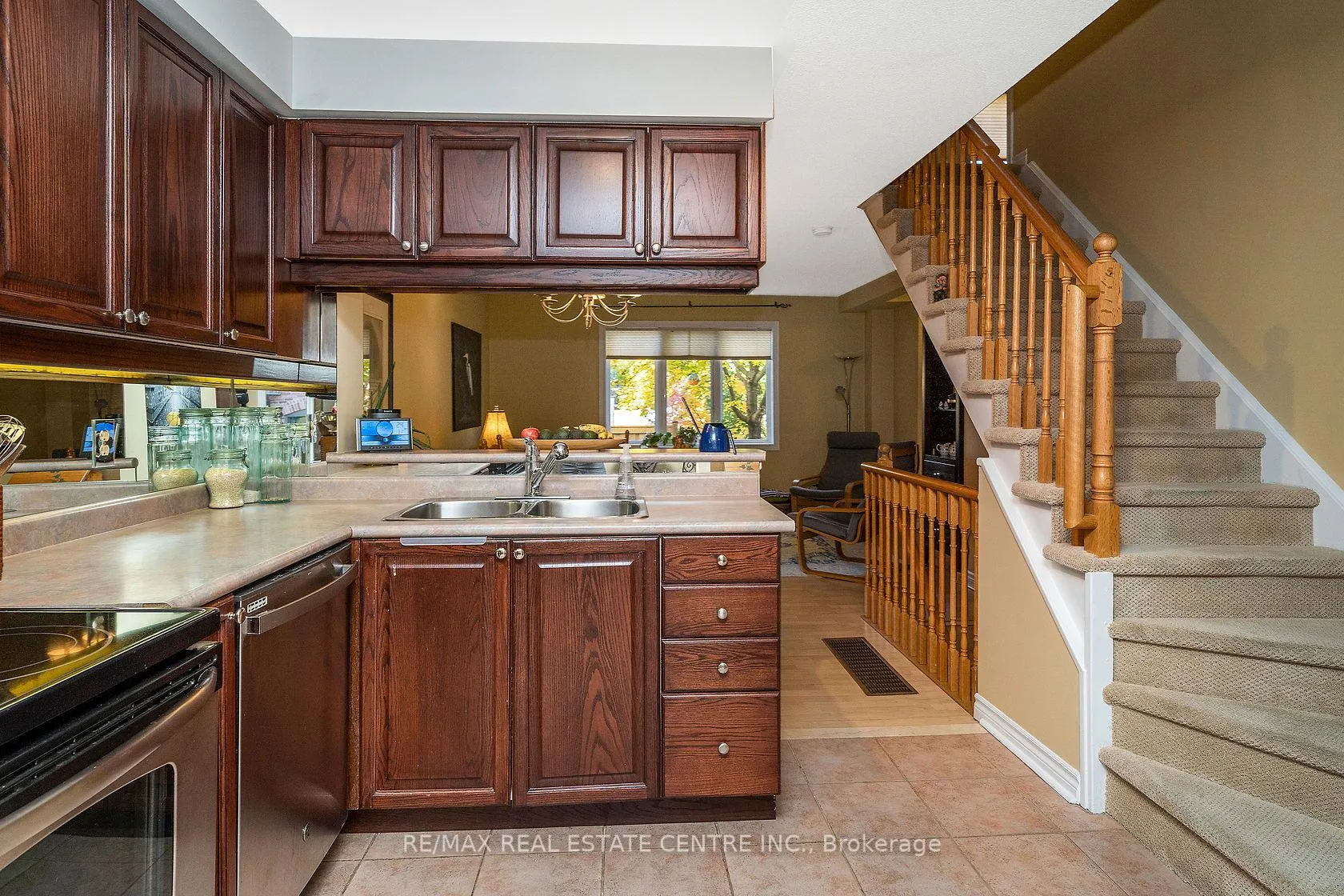 Photo 6 of Unit 3, 76 River Drive, Halton Hills, Georgetown — HOMEH