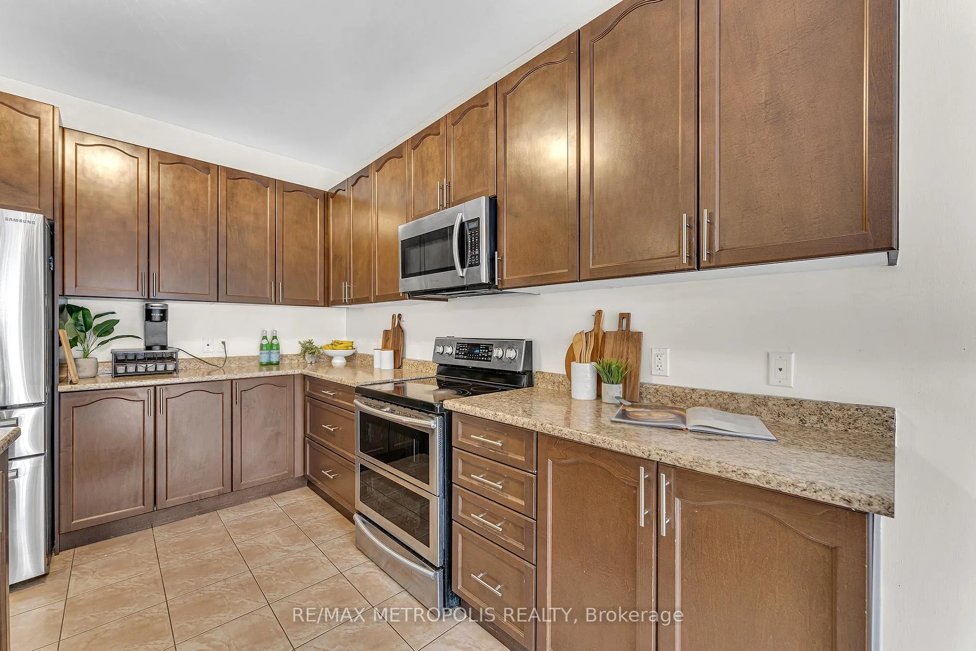 Photo 14 of 86 Keystone Crescent, Hamilton, Rural Glanbrook — HOMEH