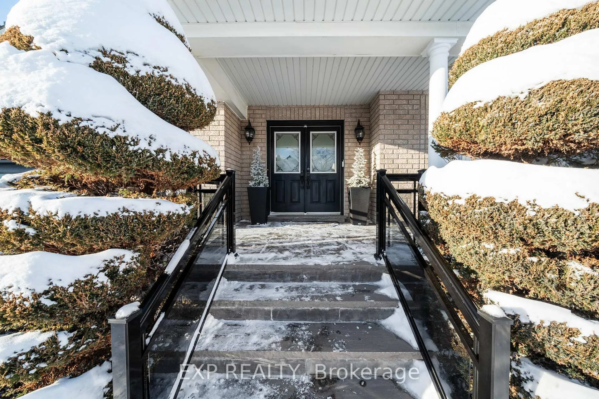 Photo 4 of 86 Village Green Drive, Vaughan, East Woodbridge — HOMEH