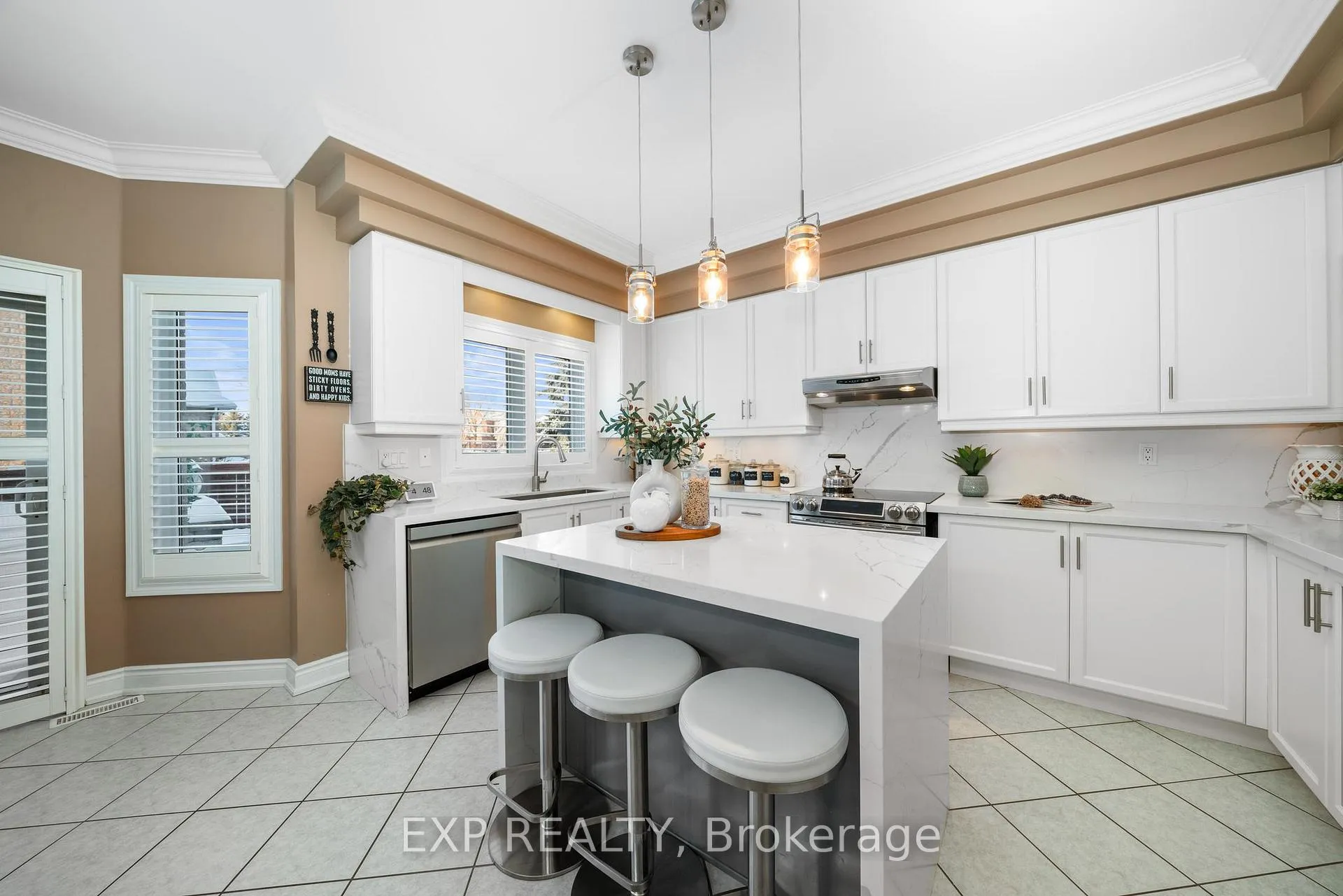 Photo 6 of 86 Village Green Drive, Vaughan, East Woodbridge — HOMEH