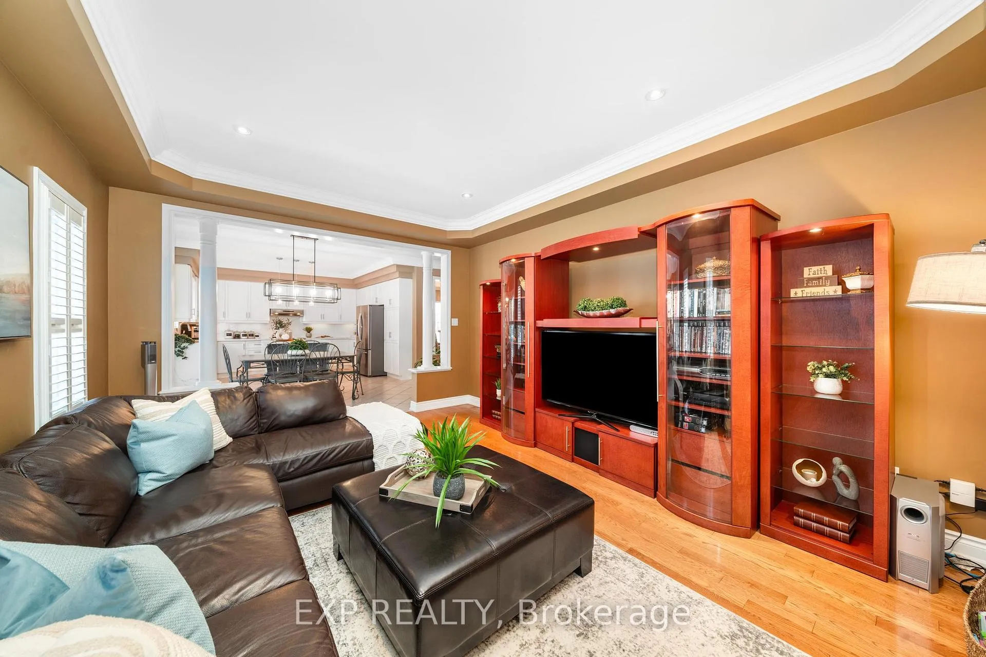 Photo 16 of 86 Village Green Drive, Vaughan, East Woodbridge — HOMEH