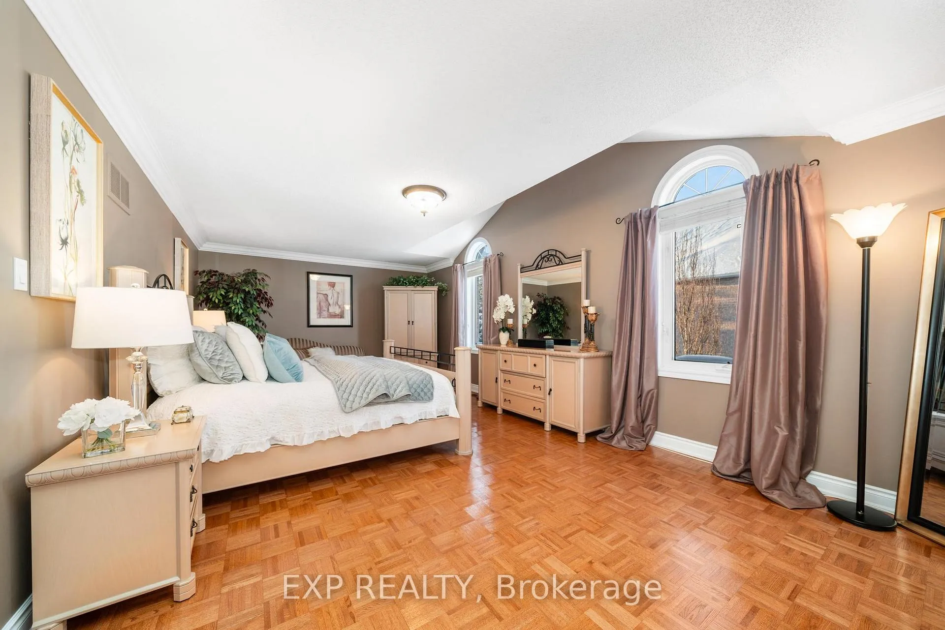 Photo 19 of 86 Village Green Drive, Vaughan, East Woodbridge — HOMEH
