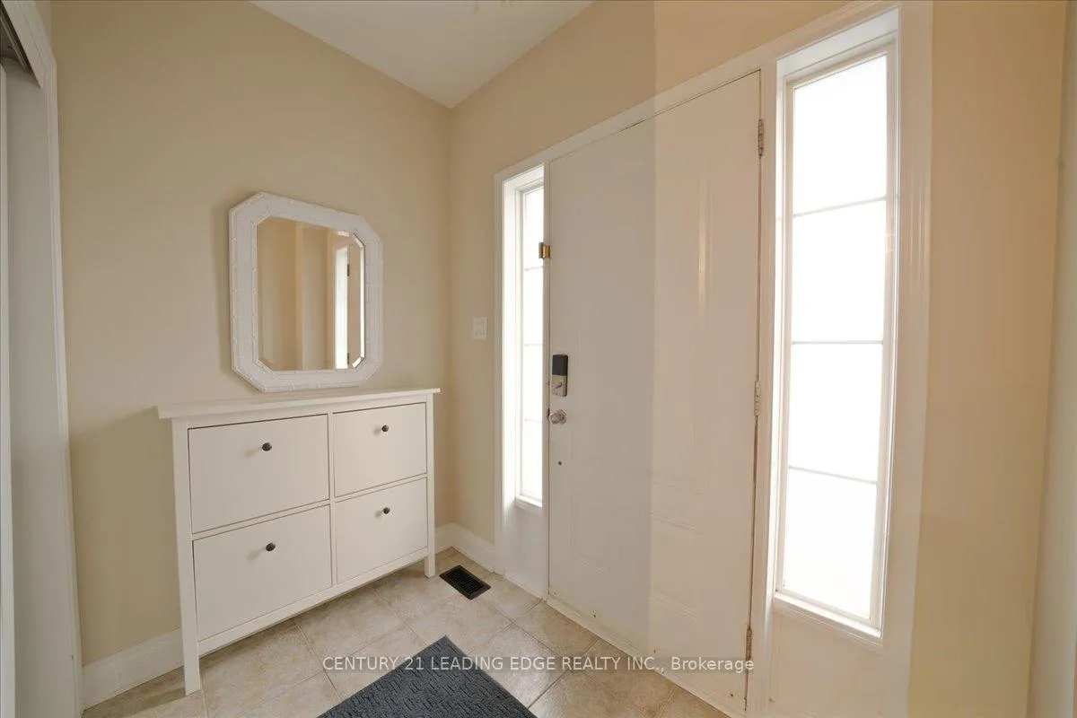 Photo 3 of 15 Coranto Way, Vaughan, Vellore Village — HOMEH