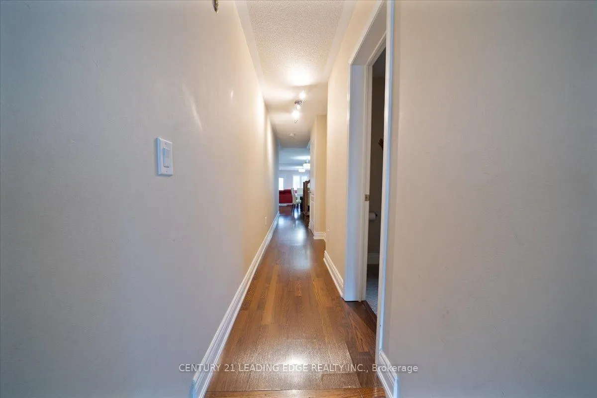 Photo 4 of 15 Coranto Way, Vaughan, Vellore Village — HOMEH