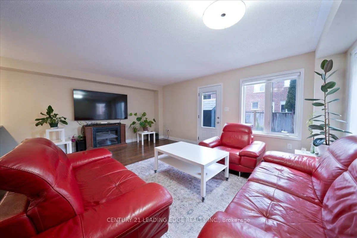 Photo 6 of 15 Coranto Way, Vaughan, Vellore Village — HOMEH