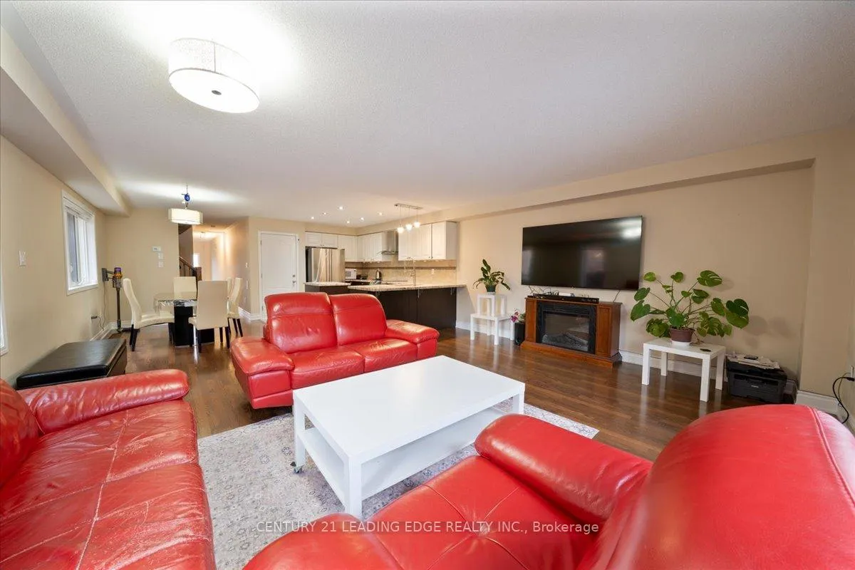 Photo 7 of 15 Coranto Way, Vaughan, Vellore Village — HOMEH