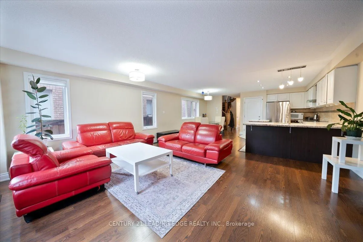 Photo 8 of 15 Coranto Way, Vaughan, Vellore Village — HOMEH