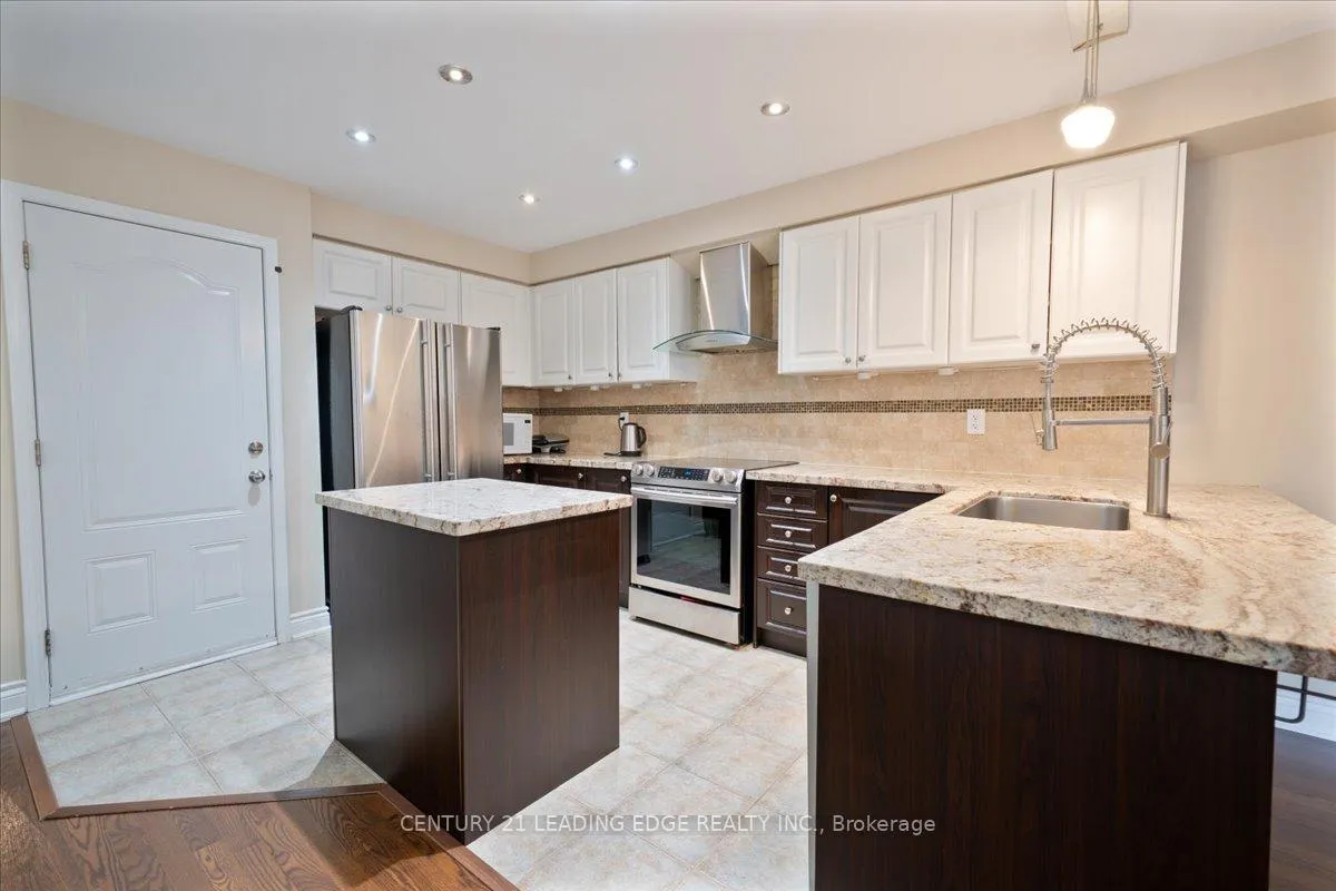 Photo 10 of 15 Coranto Way, Vaughan, Vellore Village — HOMEH