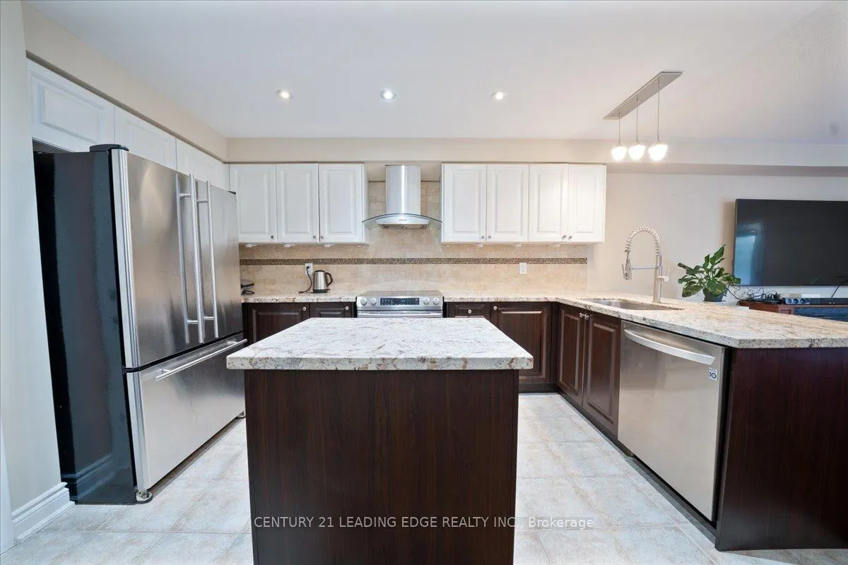 Photo 11 of 15 Coranto Way, Vaughan, Vellore Village — HOMEH