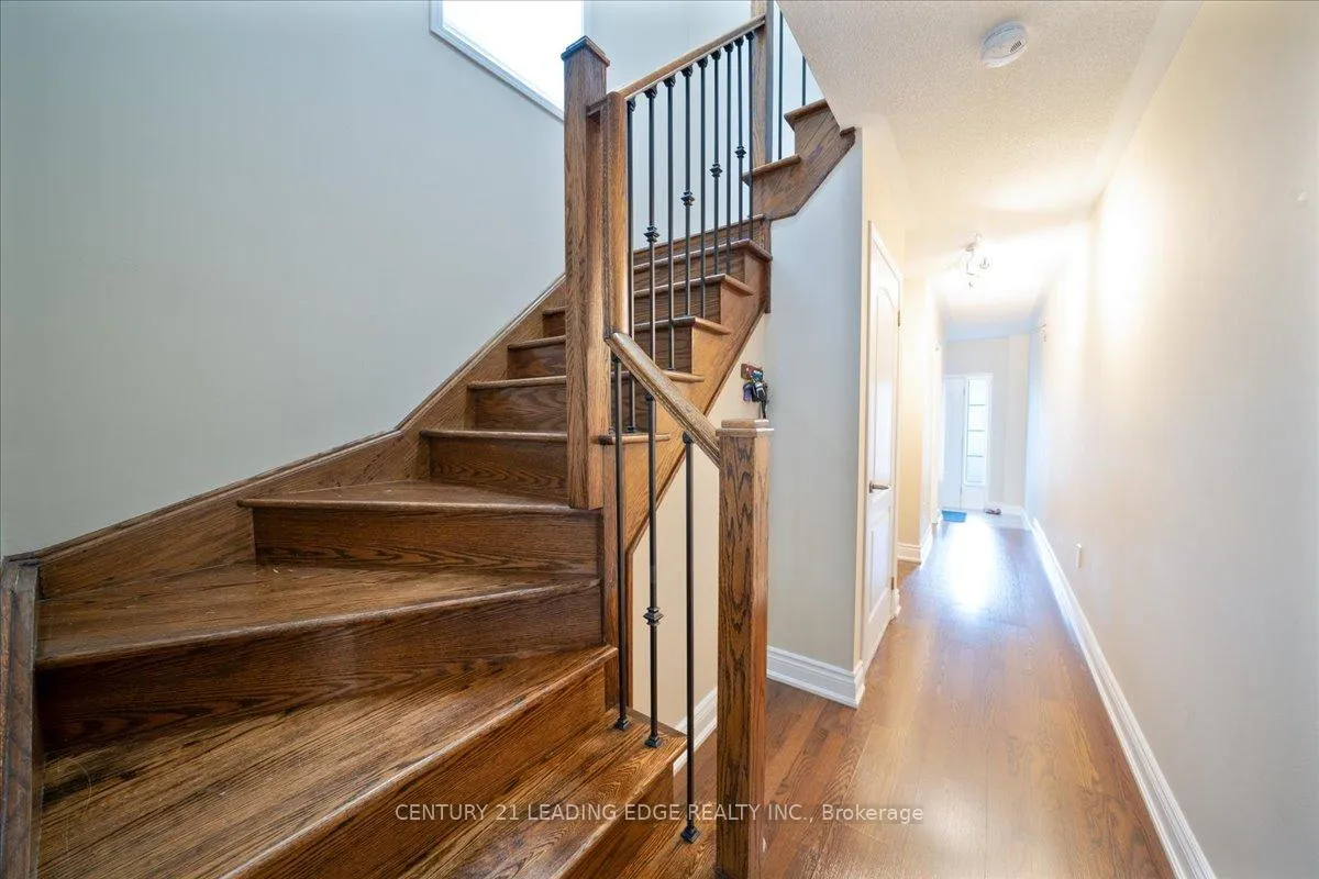 Photo 14 of 15 Coranto Way, Vaughan, Vellore Village — HOMEH