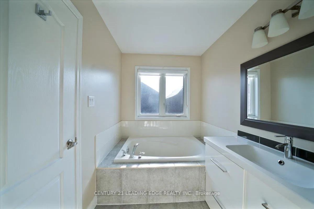 Photo 27 of 15 Coranto Way, Vaughan, Vellore Village — HOMEH