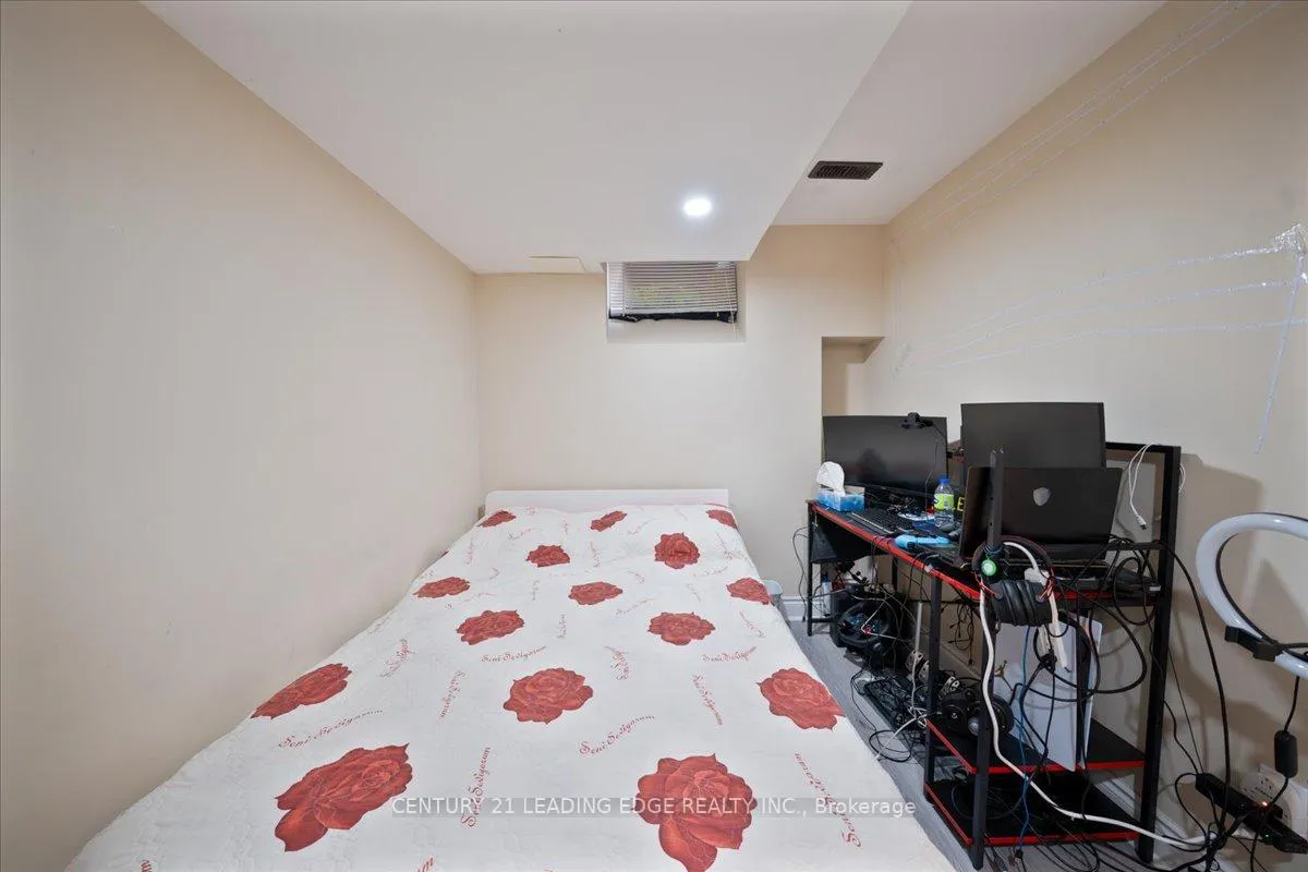 Photo 37 of 15 Coranto Way, Vaughan, Vellore Village — HOMEH