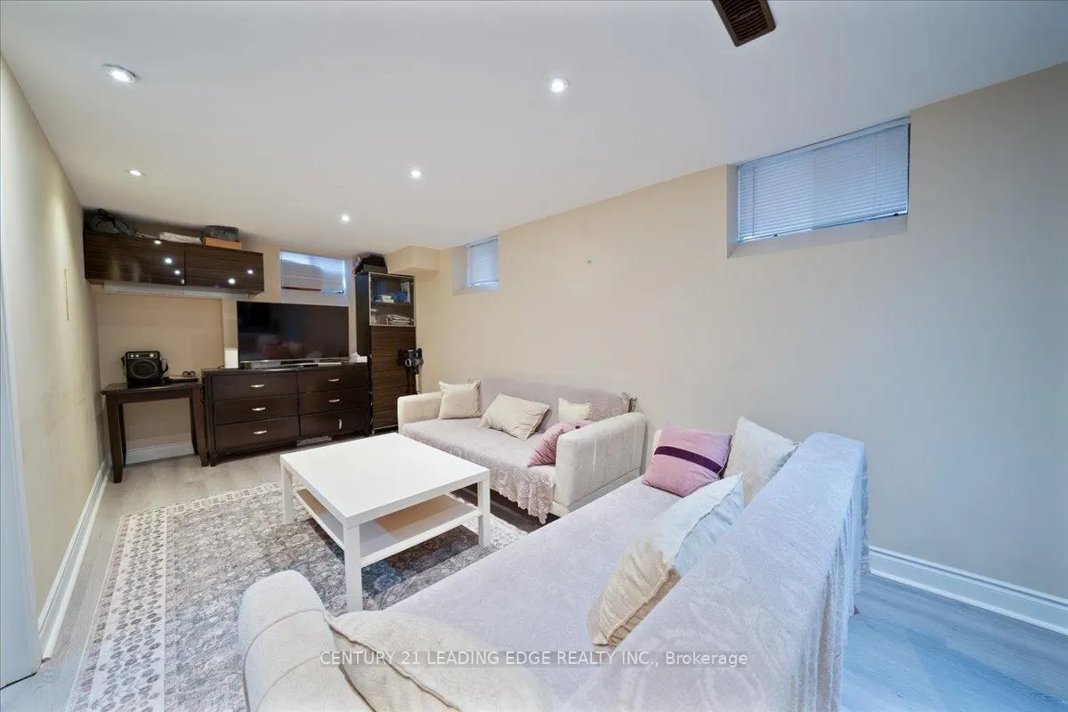 Photo 38 of 15 Coranto Way, Vaughan, Vellore Village — HOMEH