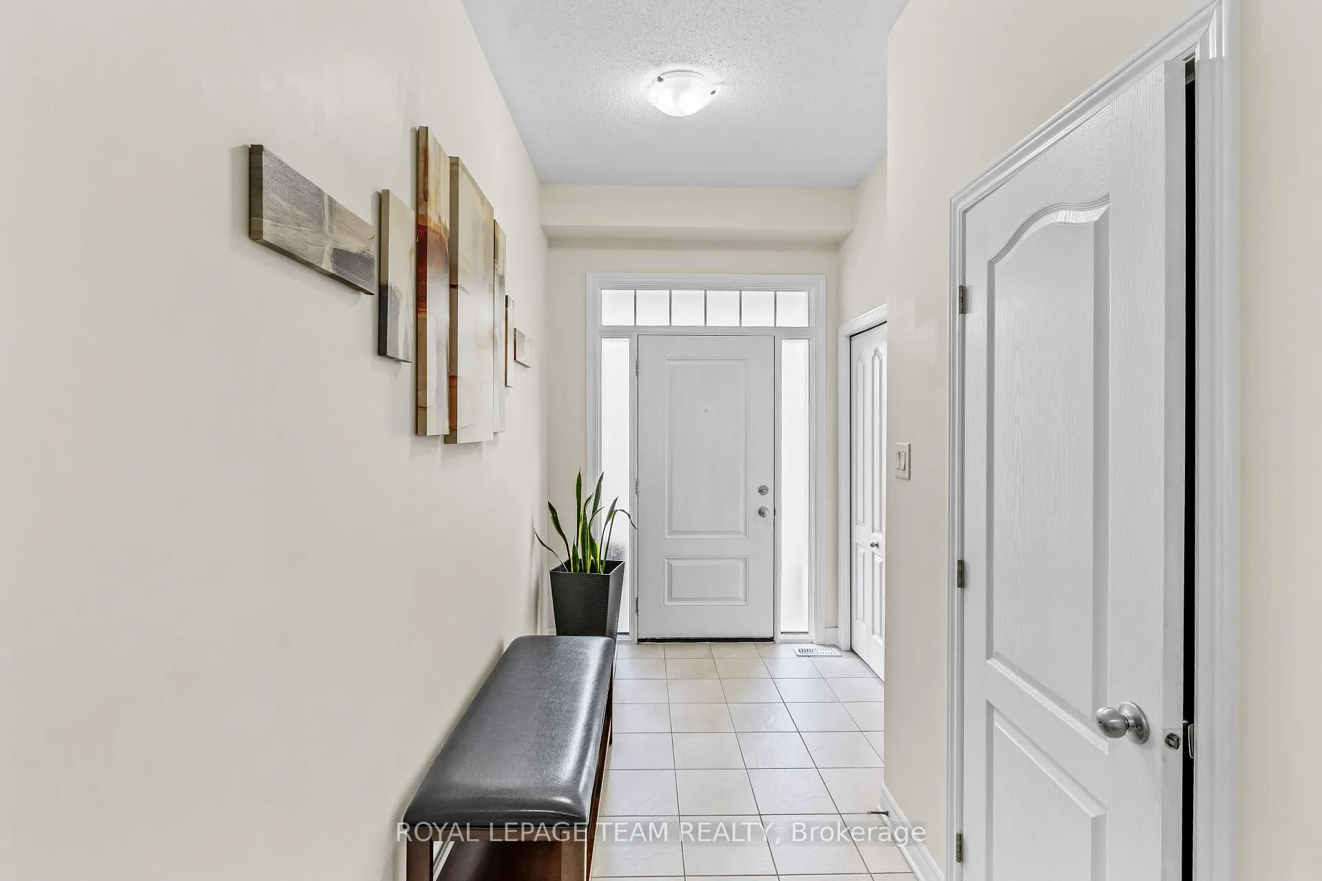 Photo 3 of 926 Bunchberry Way, Ottawa, Blossom Park/Kemp Park/Findlay Creek — HOMEH