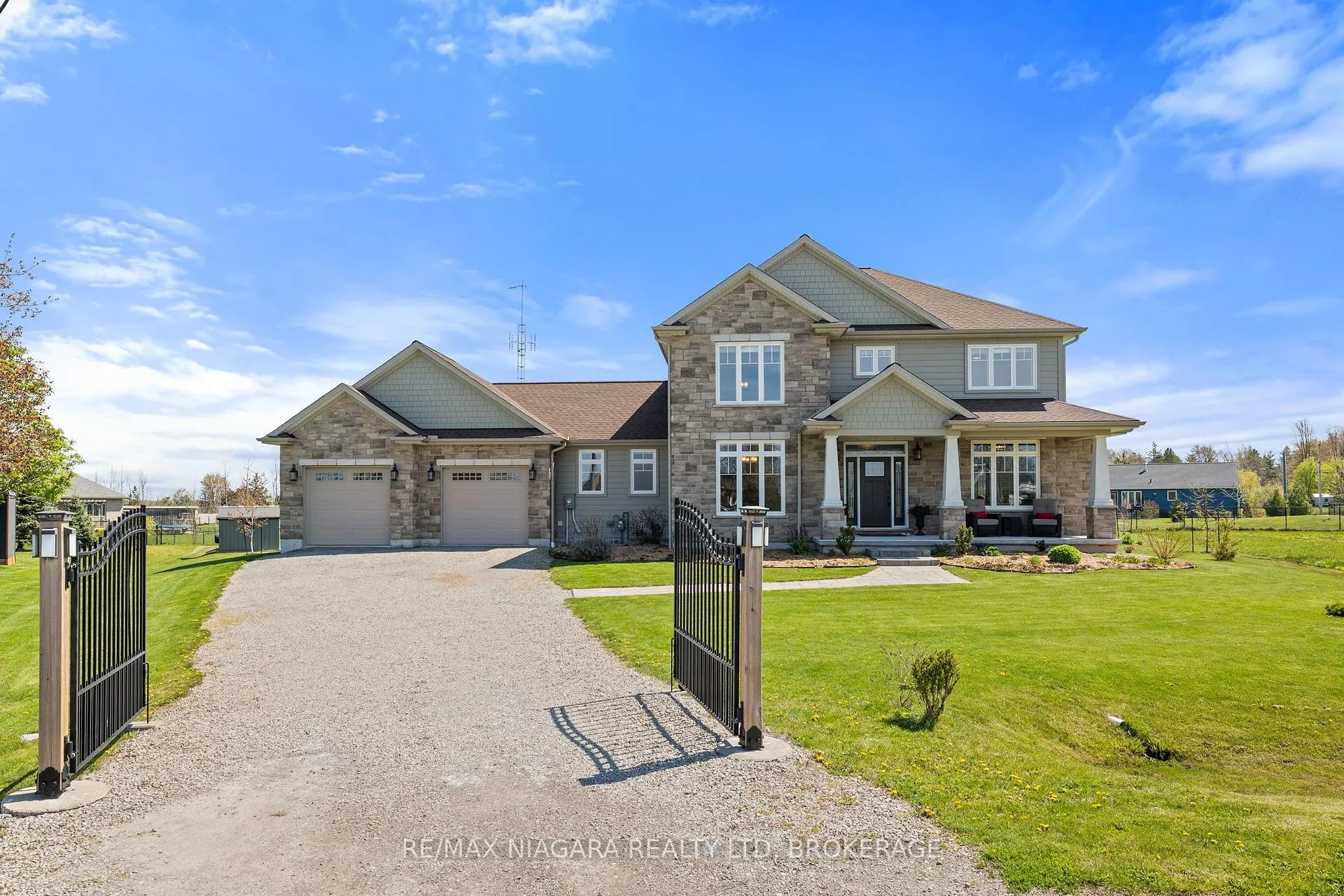 Front of 10 Clearwater Court