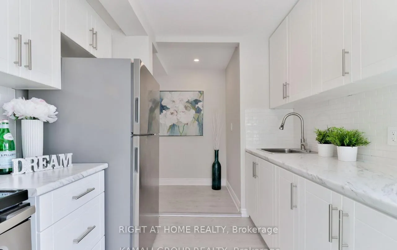 Photo 5 of 93 Mcmillan Drive, Oshawa, O'Neill — HOMEH