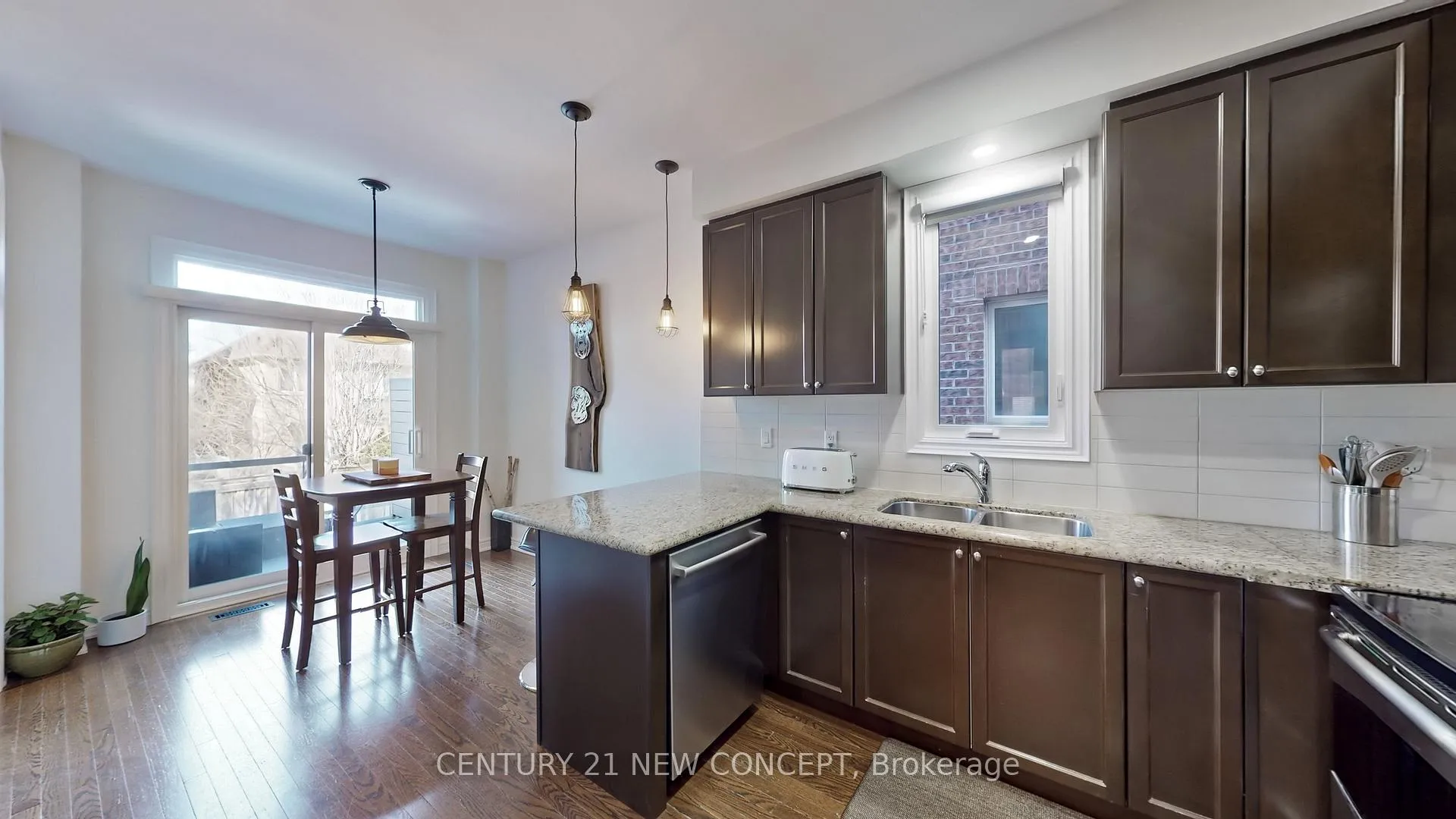 Photo 11 of 24 Reynolds Crescent, Aurora, Bayview Northeast — HOMEH