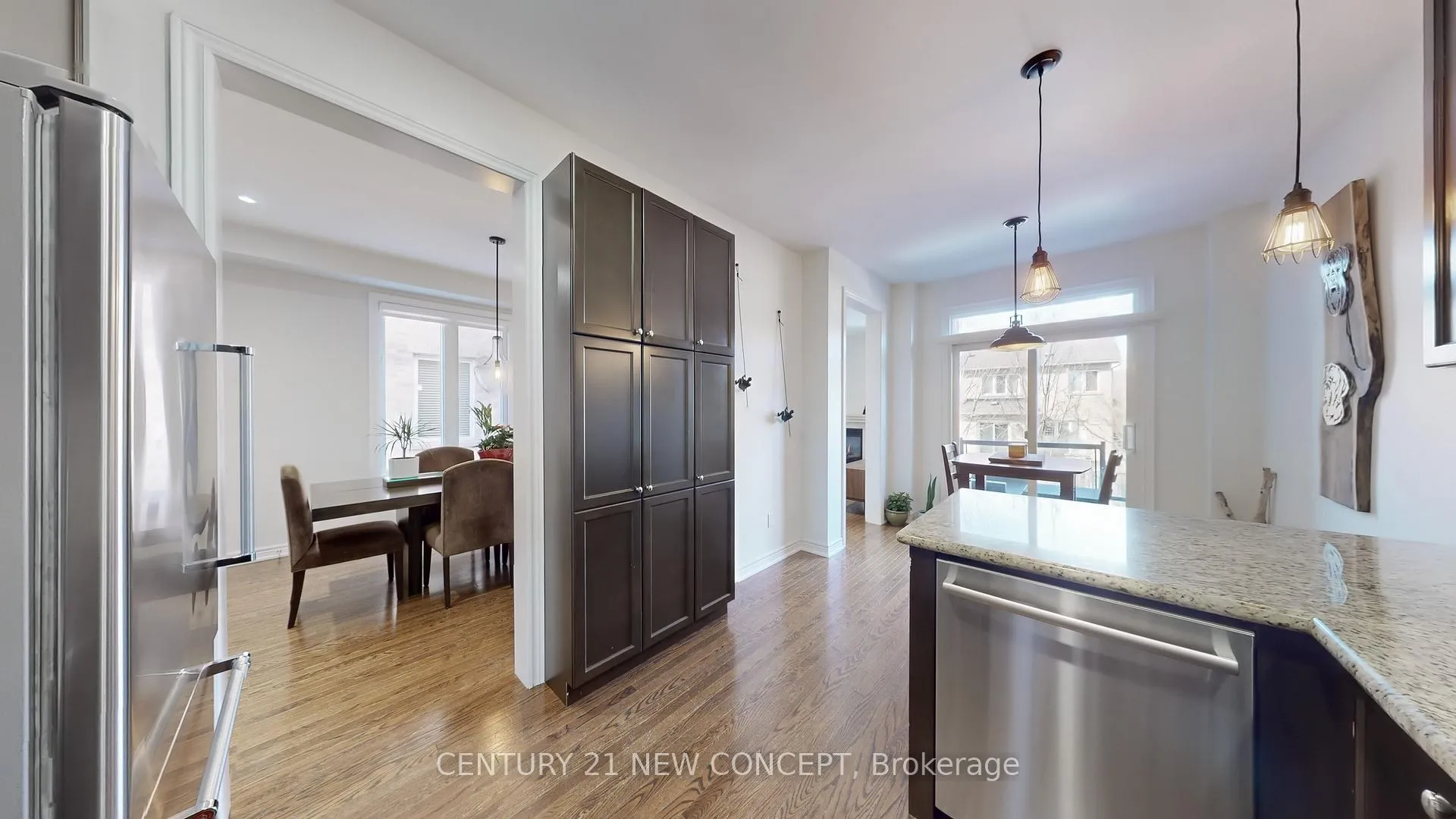Photo 12 of 24 Reynolds Crescent, Aurora, Bayview Northeast — HOMEH
