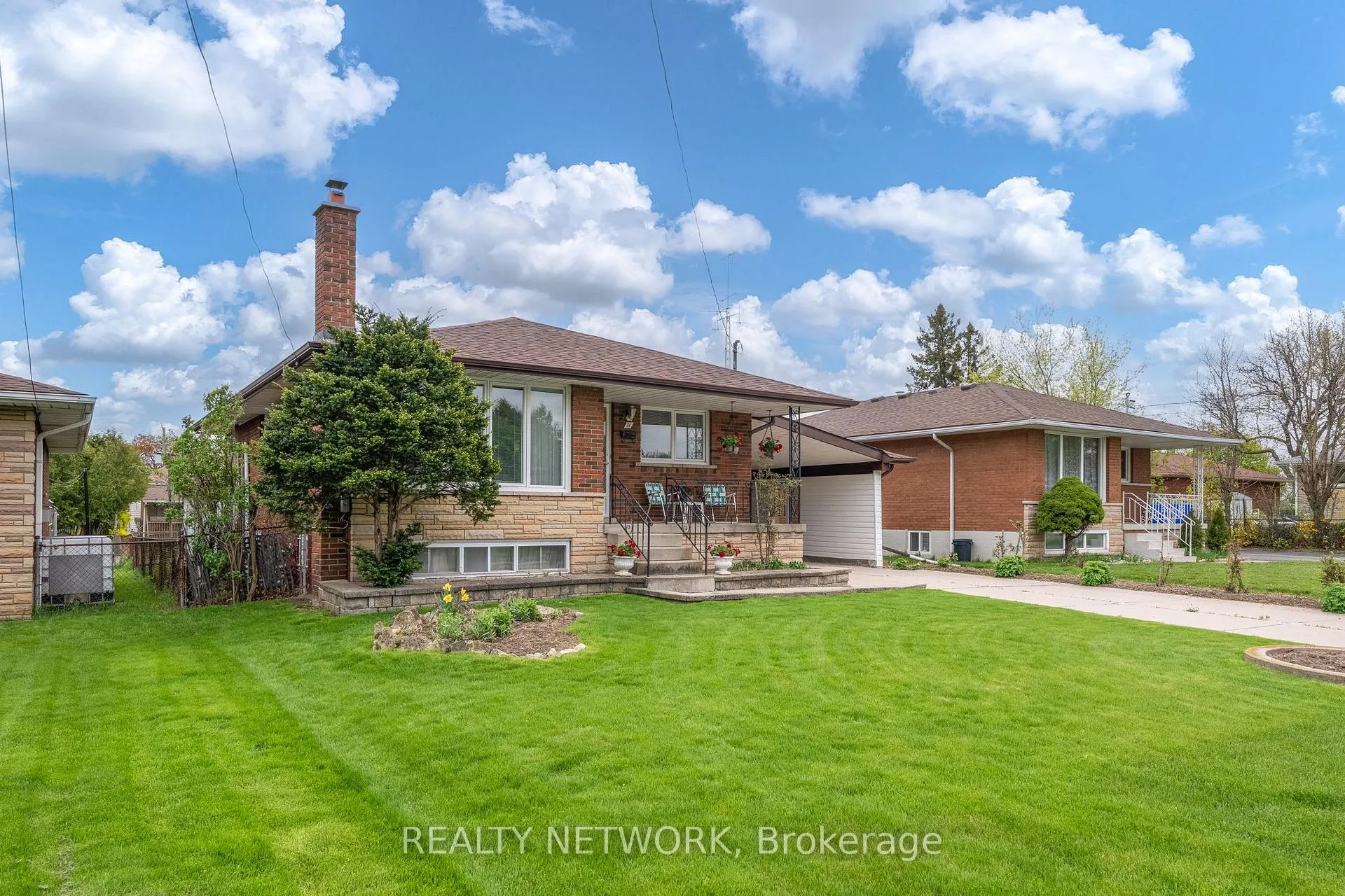 Photo 2 of 71 Lilacside Drive, Hamilton, Thorner — HOMEH