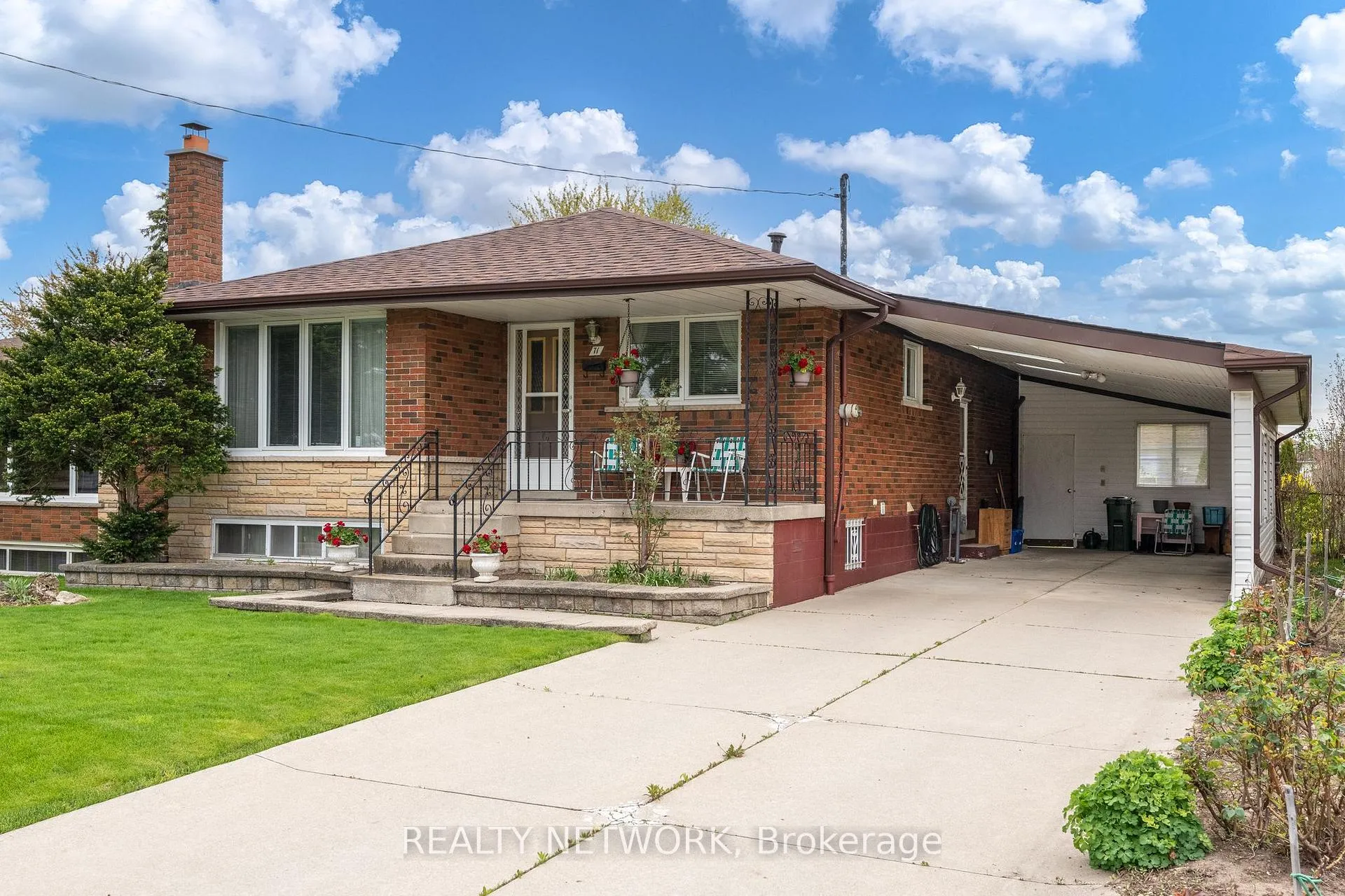 Photo 3 of 71 Lilacside Drive, Hamilton, Thorner — HOMEH
