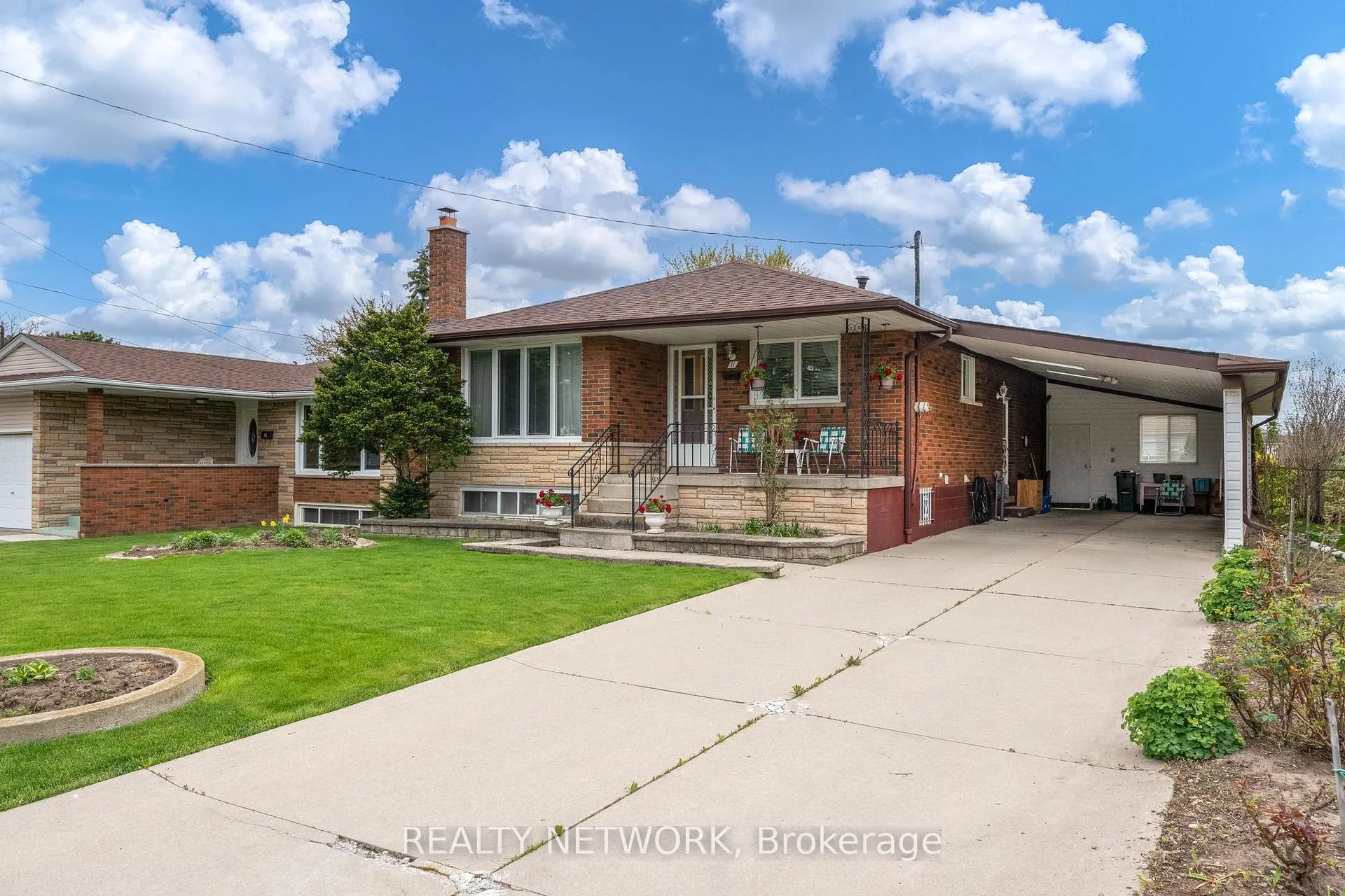 Photo 4 of 71 Lilacside Drive, Hamilton, Thorner — HOMEH
