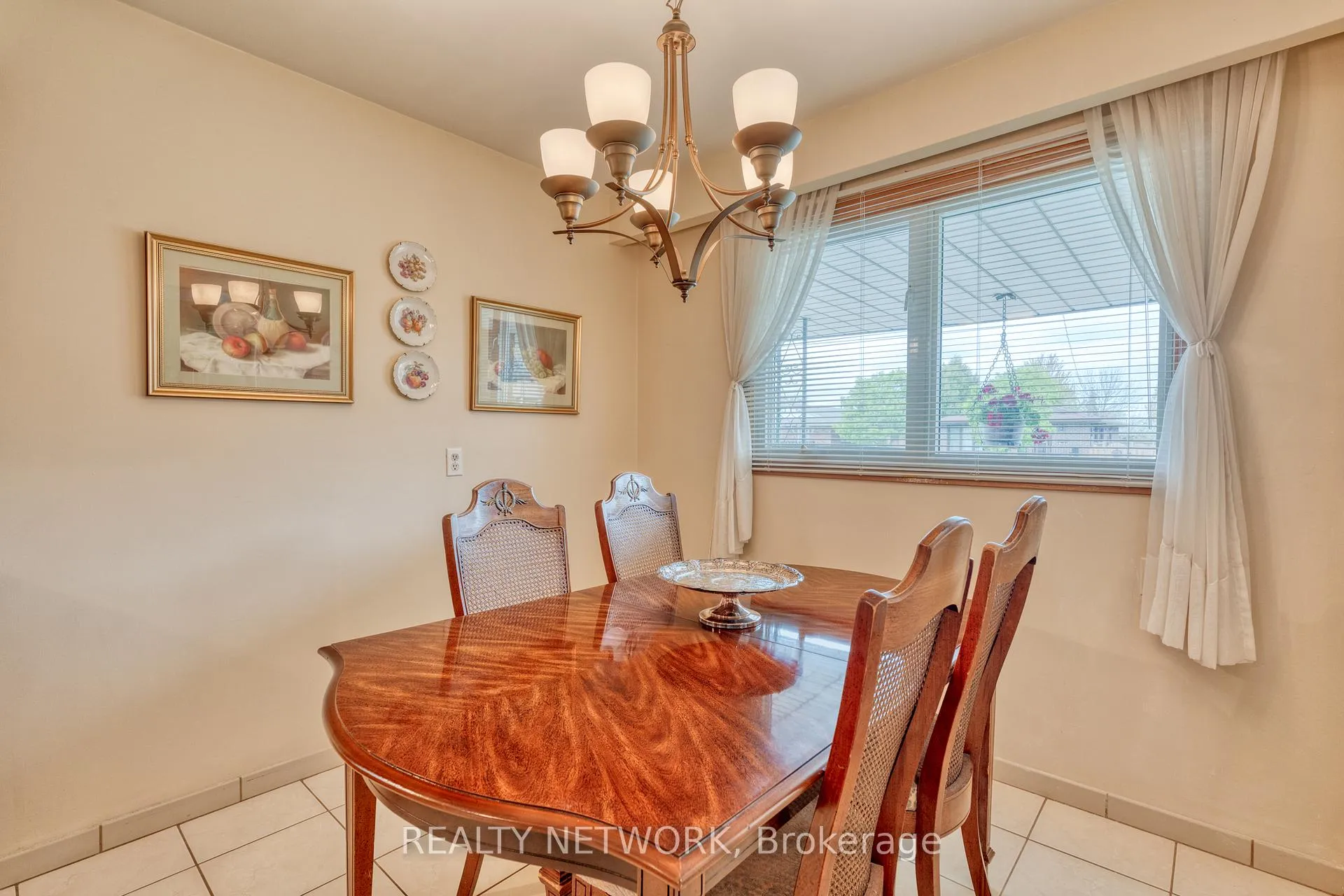Photo 11 of 71 Lilacside Drive, Hamilton, Thorner — HOMEH