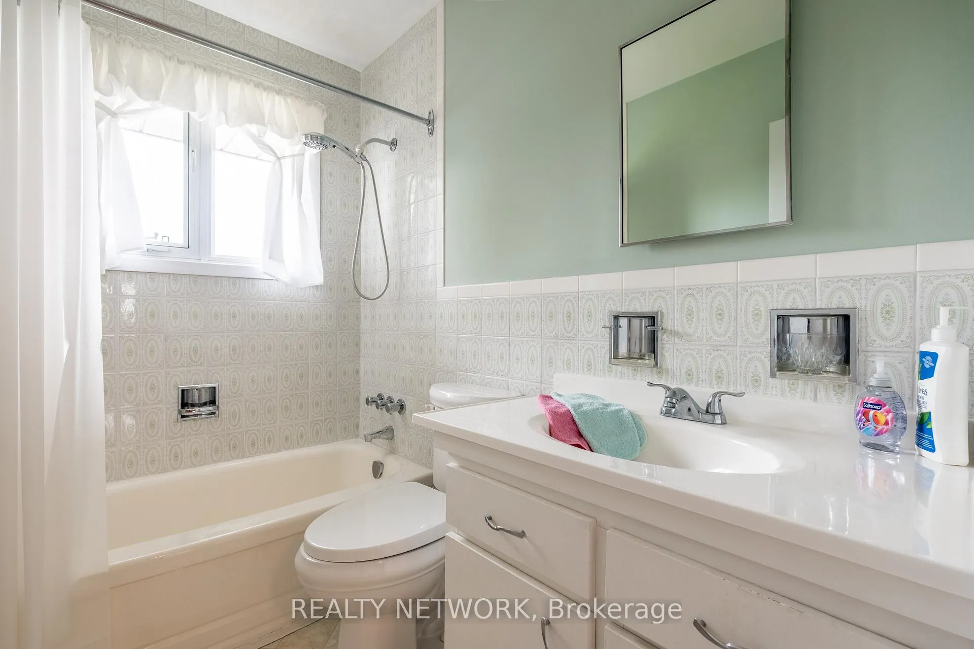 Photo 18 of 71 Lilacside Drive, Hamilton, Thorner — HOMEH
