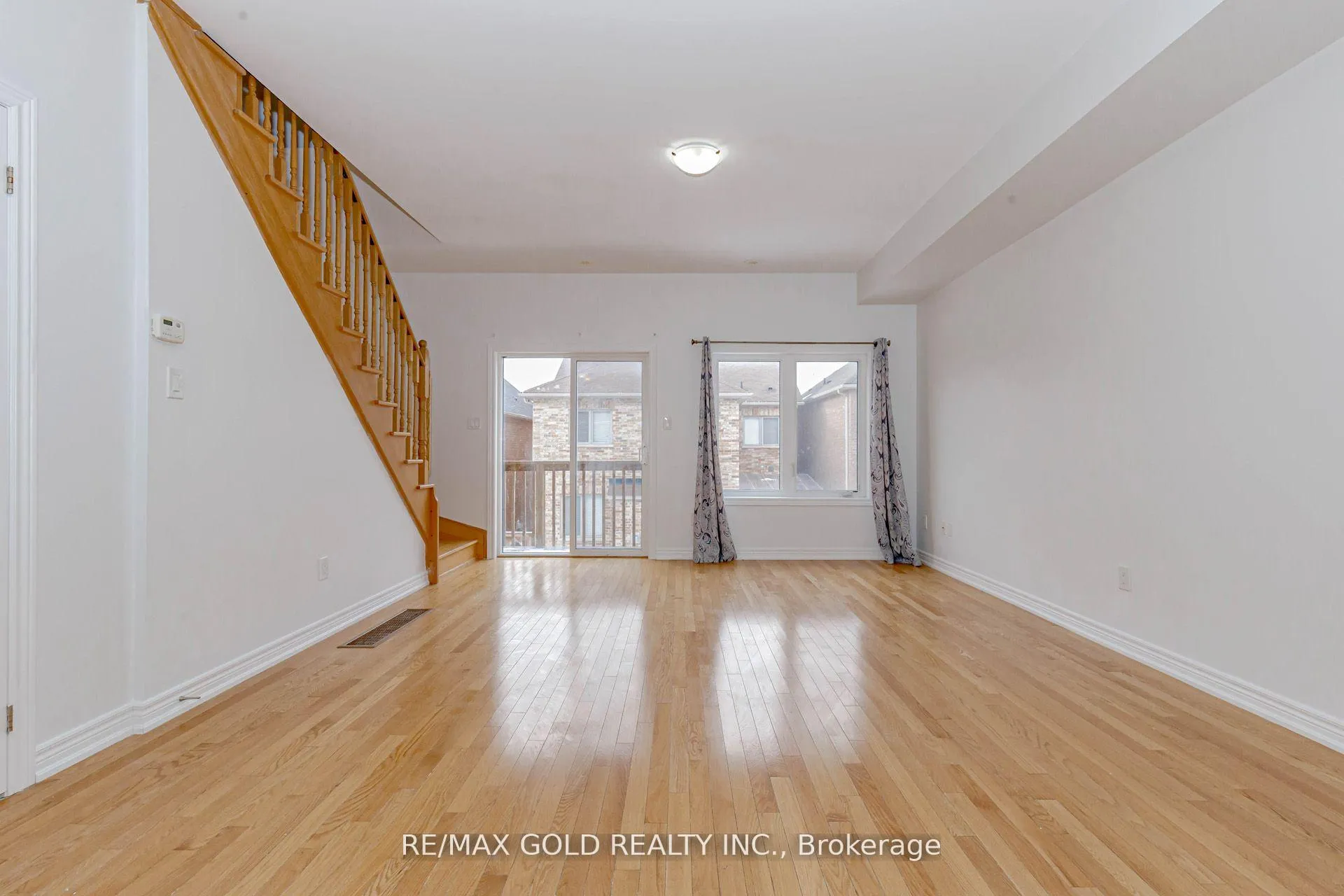Photo 5 of 6 Botanical Avenue, Brampton, Credit Valley — HOMEH